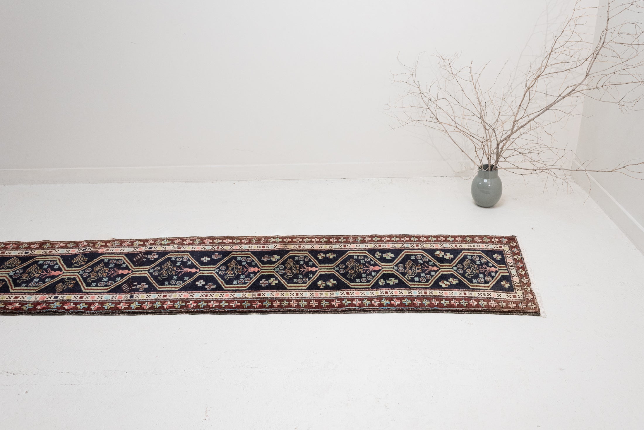 2&#39;2 x 10&#39;9 | Vintage Skinny Runner | CE-R-3349