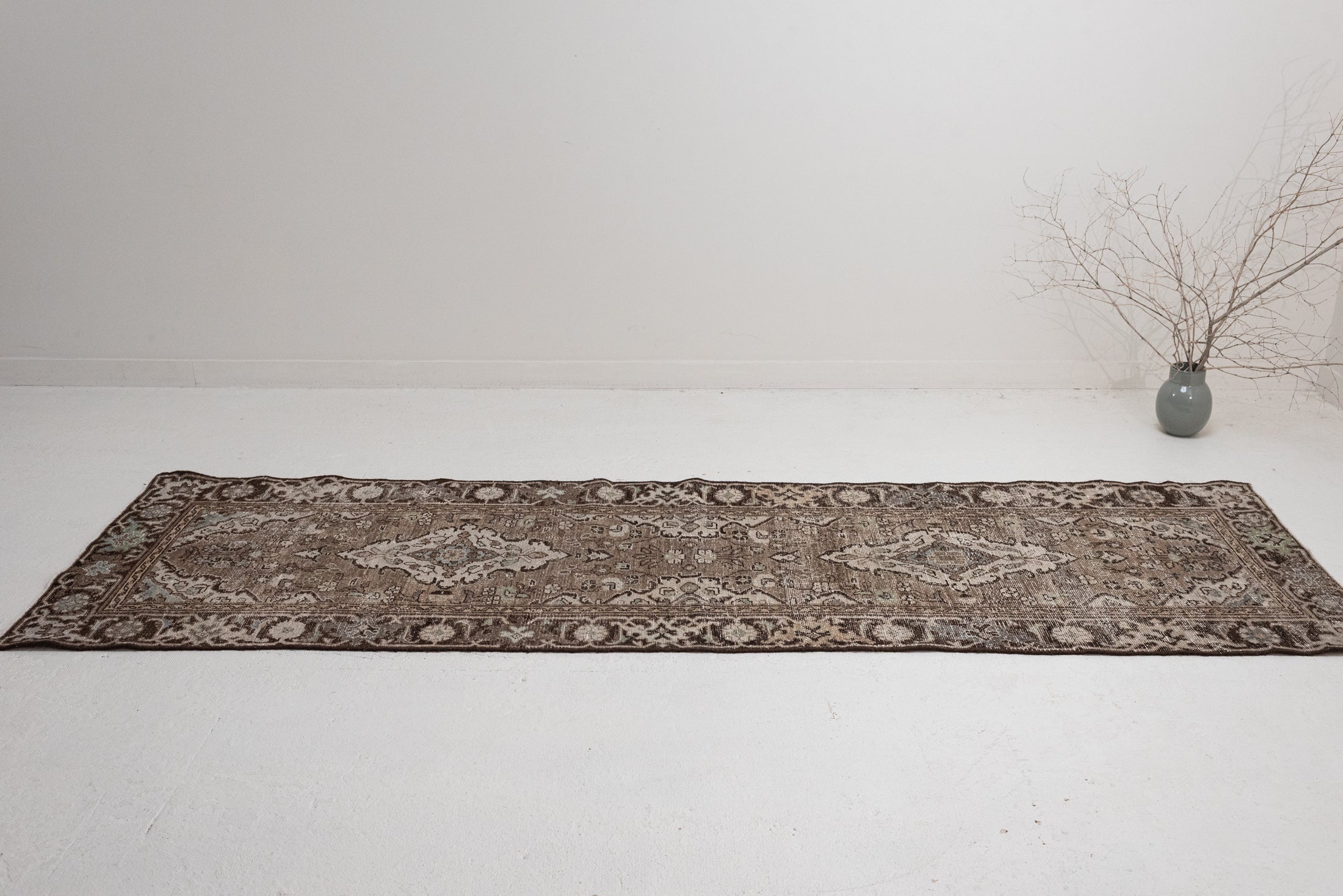 3&#39;0 x 9&#39;8 | Beautiful Brown Malayer Runner | R-3740