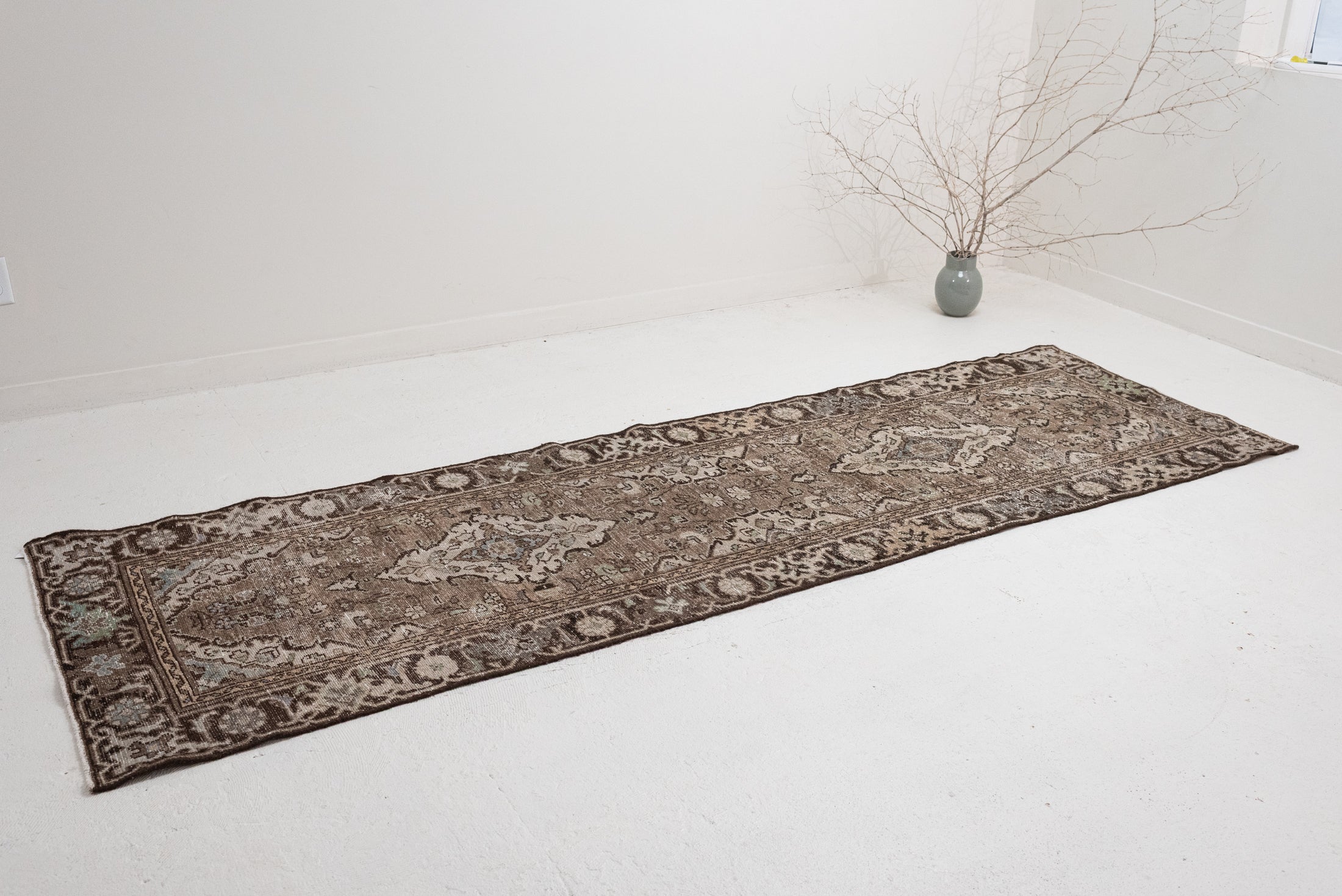 3&#39;0 x 9&#39;8 | Beautiful Brown Malayer Runner | R-3740