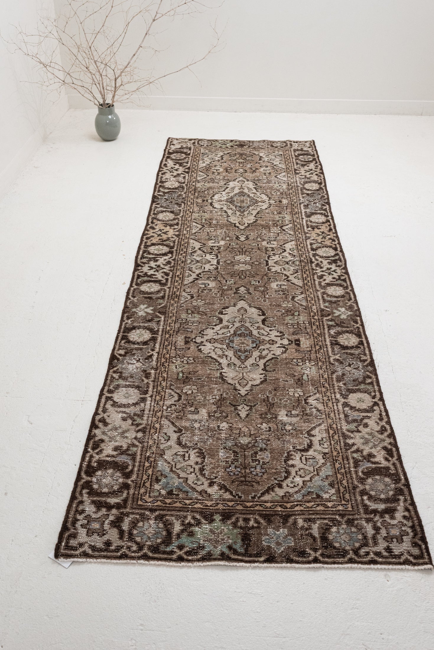 3&#39;0 x 9&#39;8 | Beautiful Brown Malayer Runner | R-3740