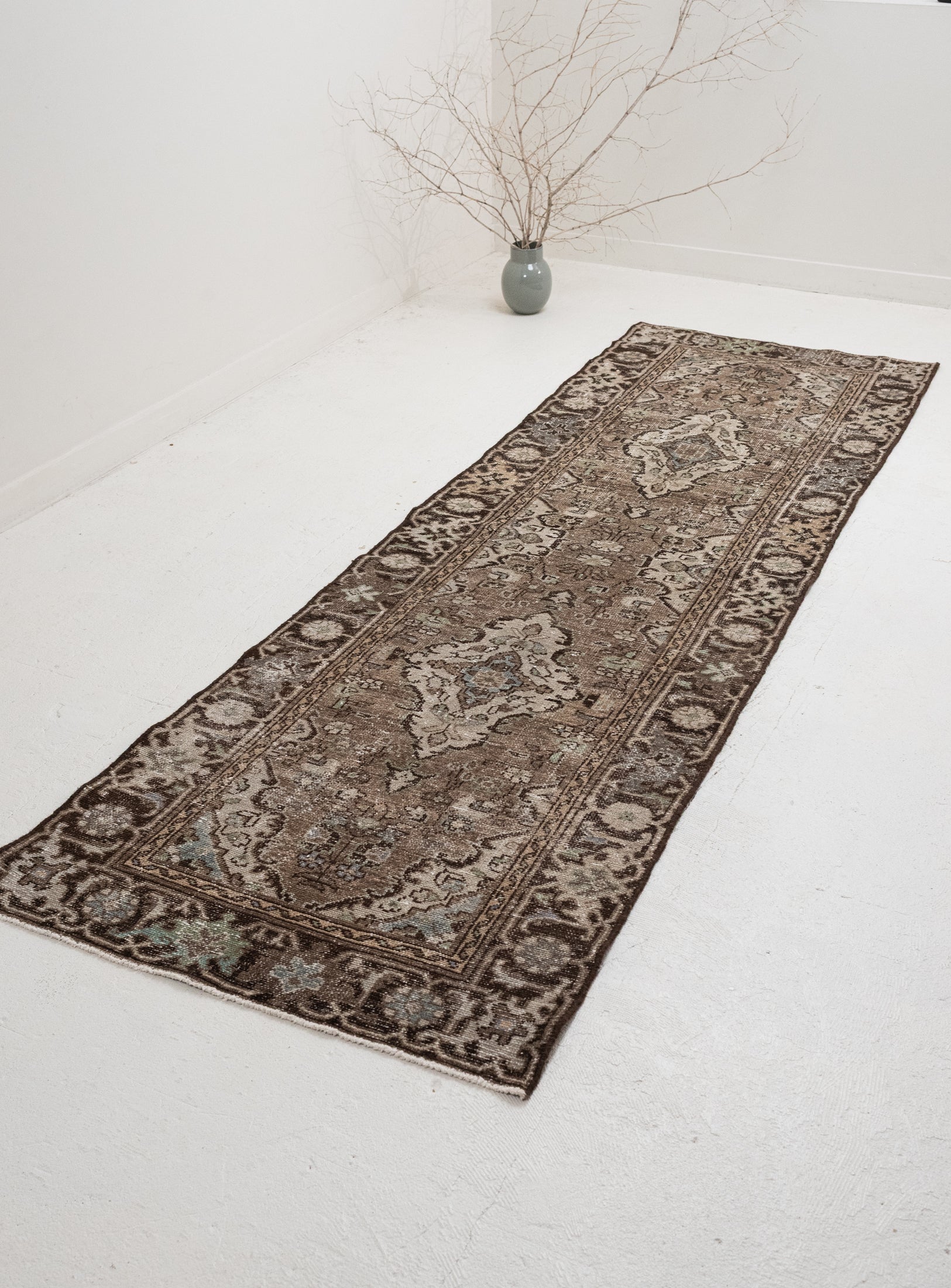 3&#39;0 x 9&#39;8 | Beautiful Brown Malayer Runner | R-3740