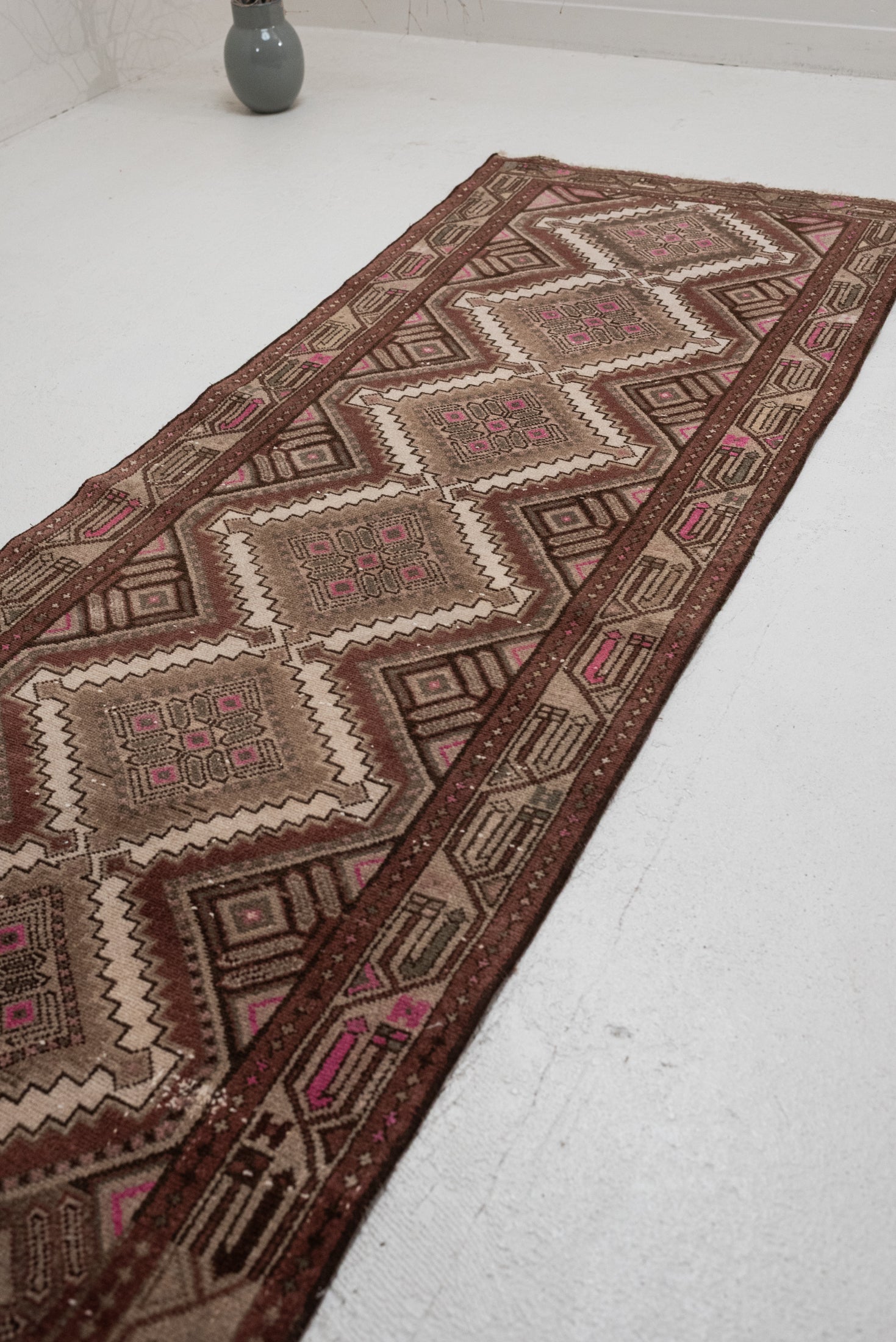 2'6 x 8'2 | R-3509 – Curio Rugs