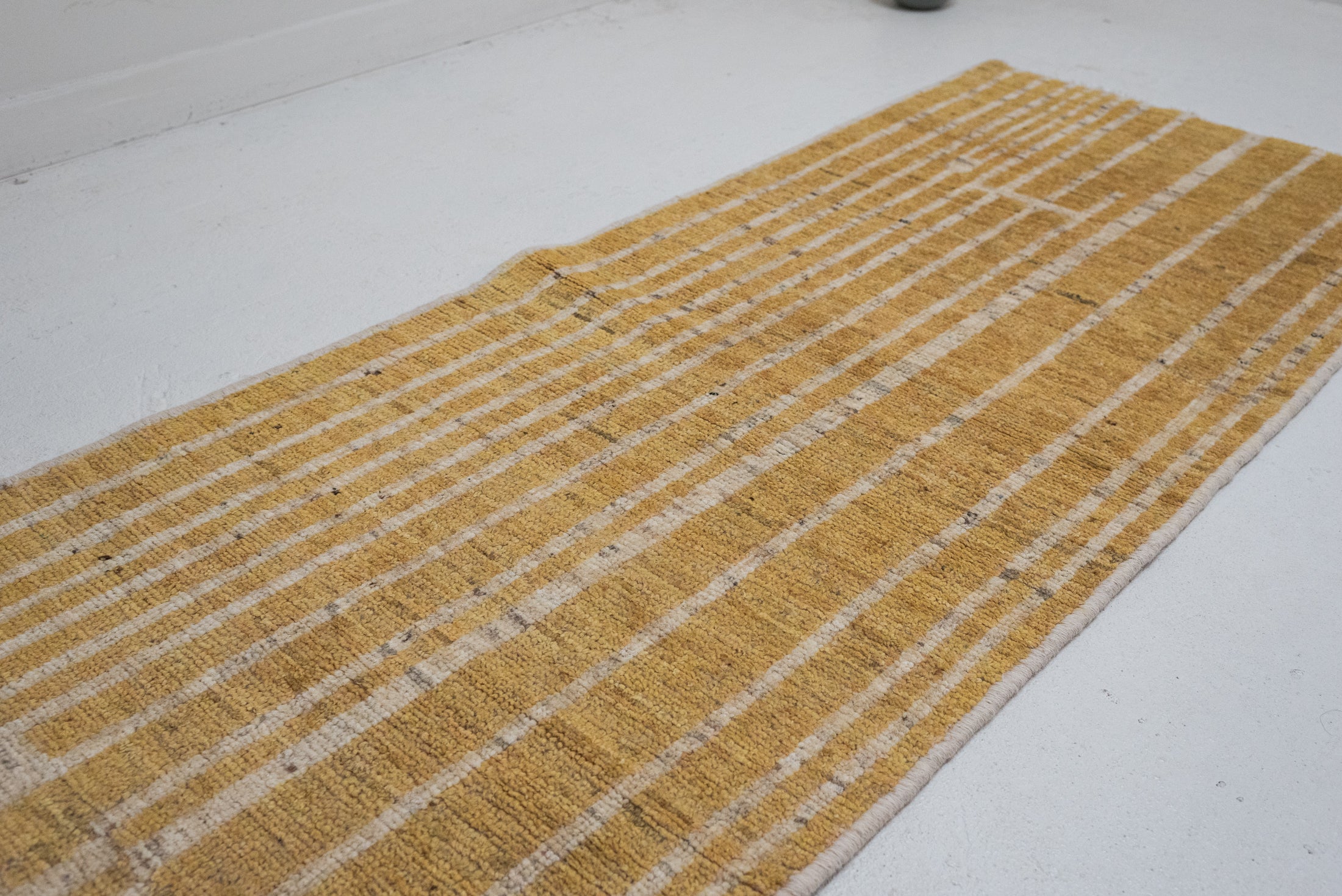 2&#39;6 x 9&#39;8 | Vintage Gold Runner | CE-R-3407