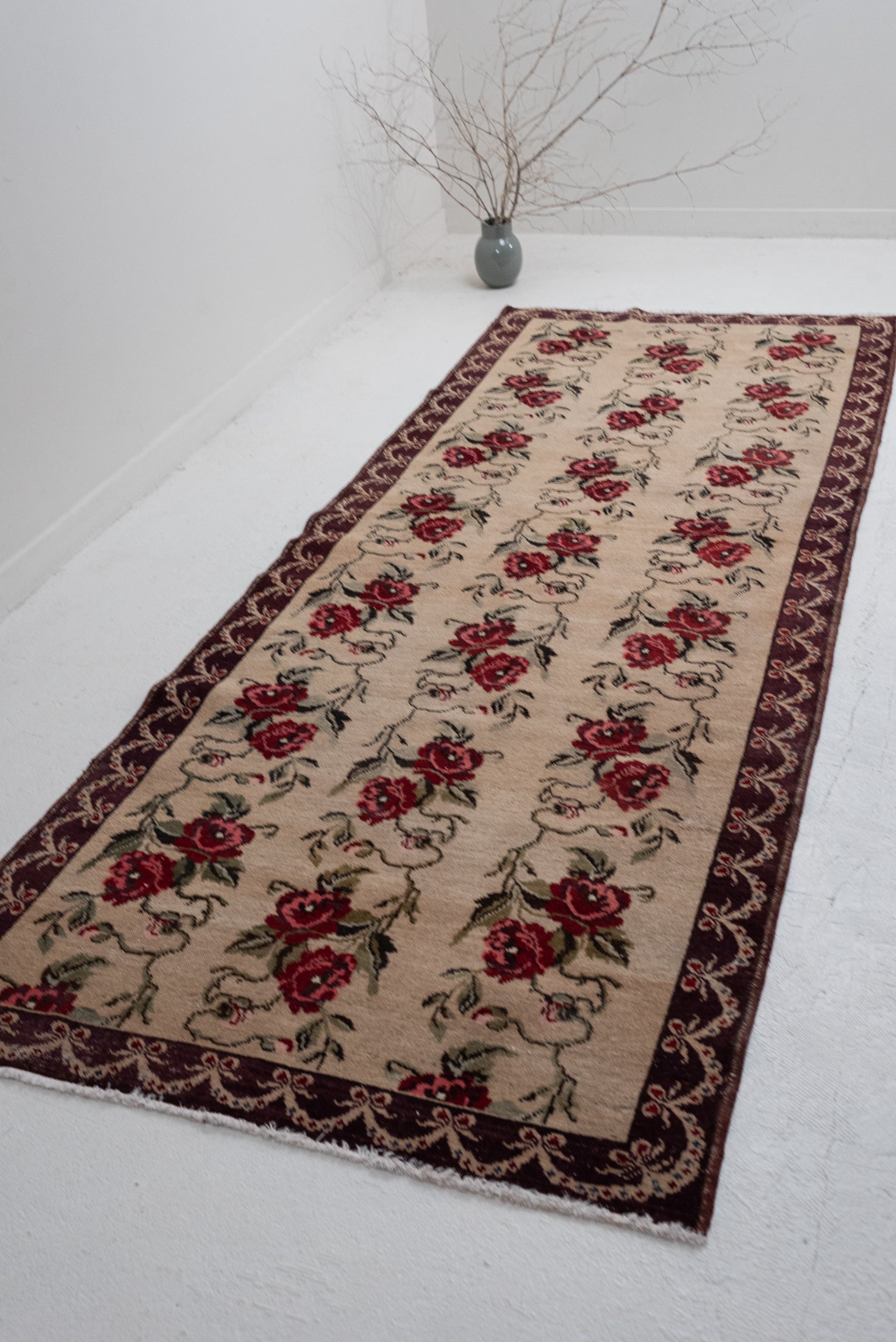 3&#39;10 x 9&#39;11 | Wide Floral Runner | R-3704