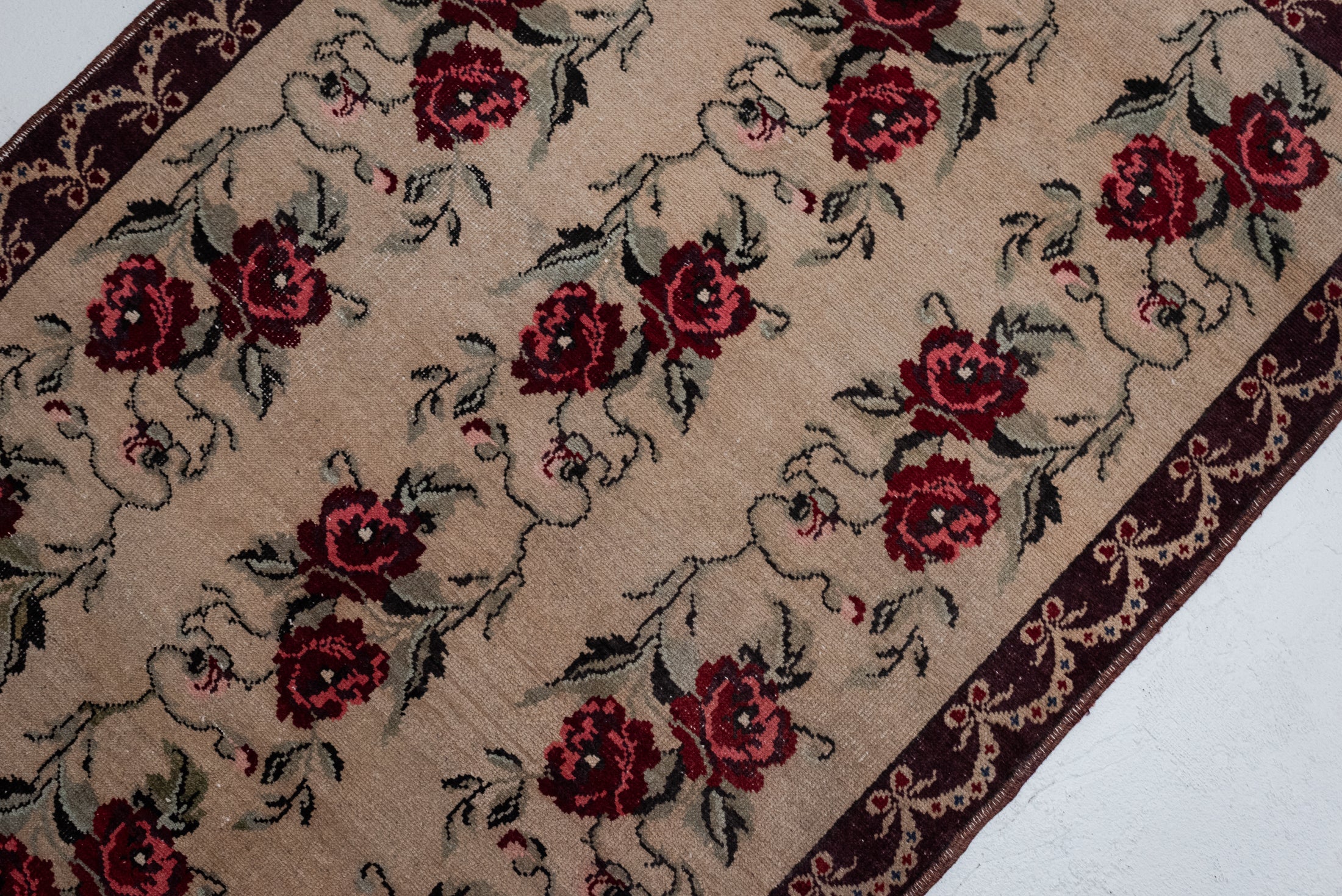 3&#39;10 x 9&#39;11 | Wide Floral Runner | R-3704