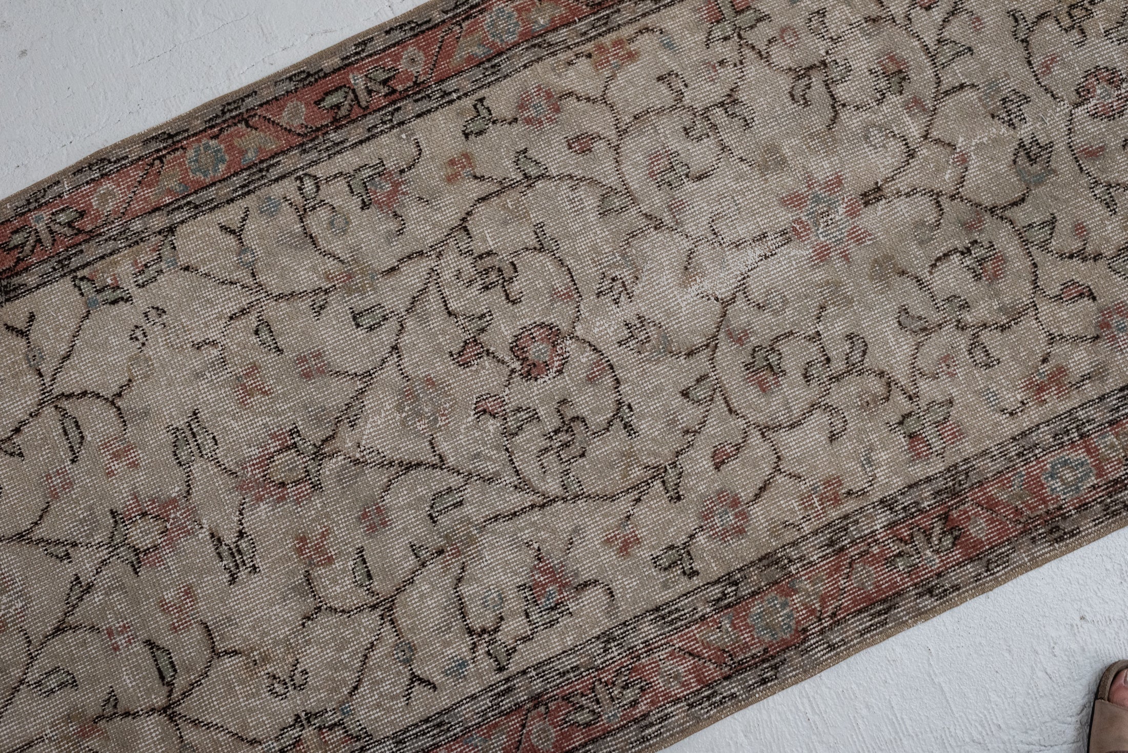 2&#39;7 x 11&#39;4 | Vintage Turkish Runner | R-3515