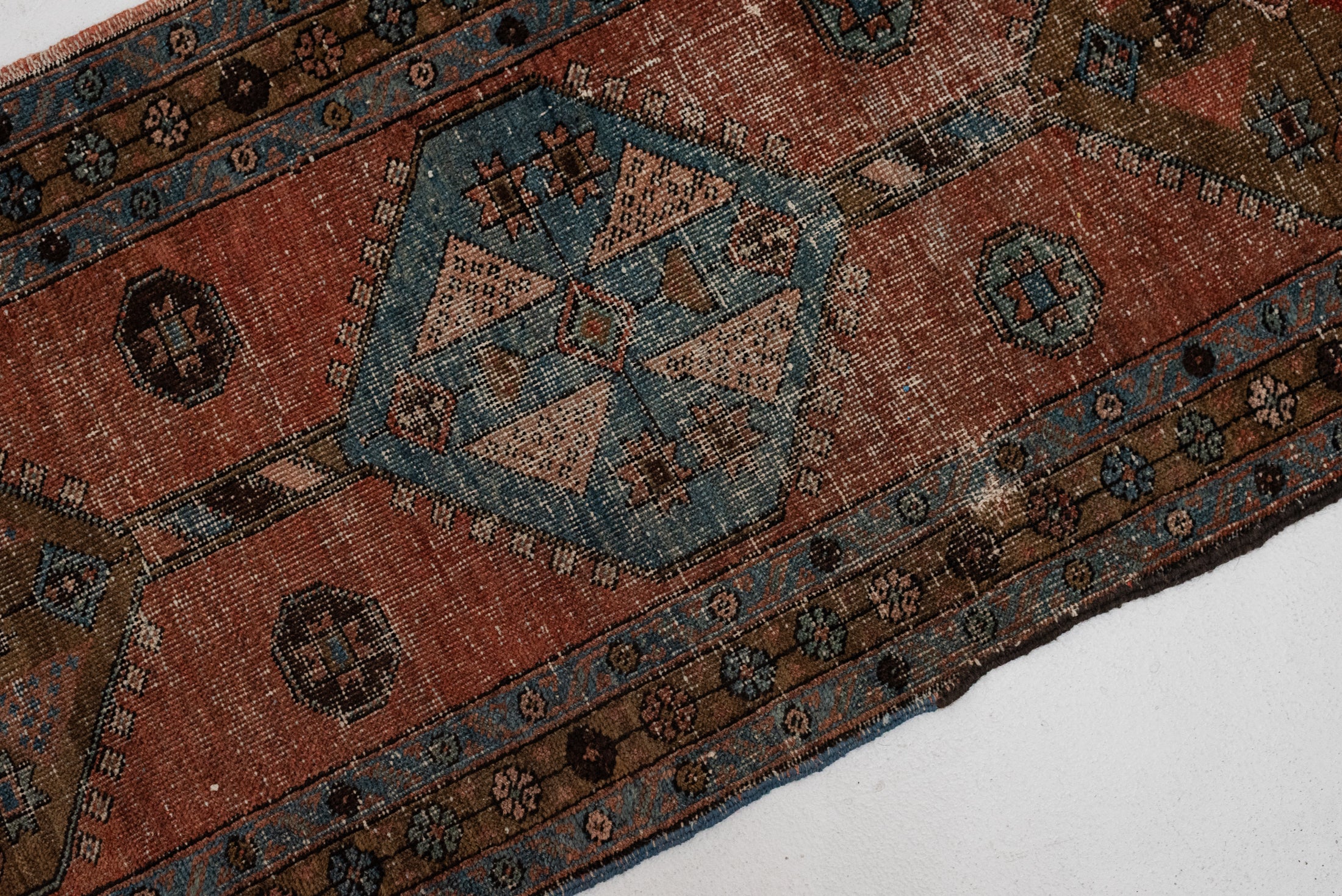 2&#39;1 x 12&#39;0 | Skinny Heriz Vintage Runner | CE-R-3348