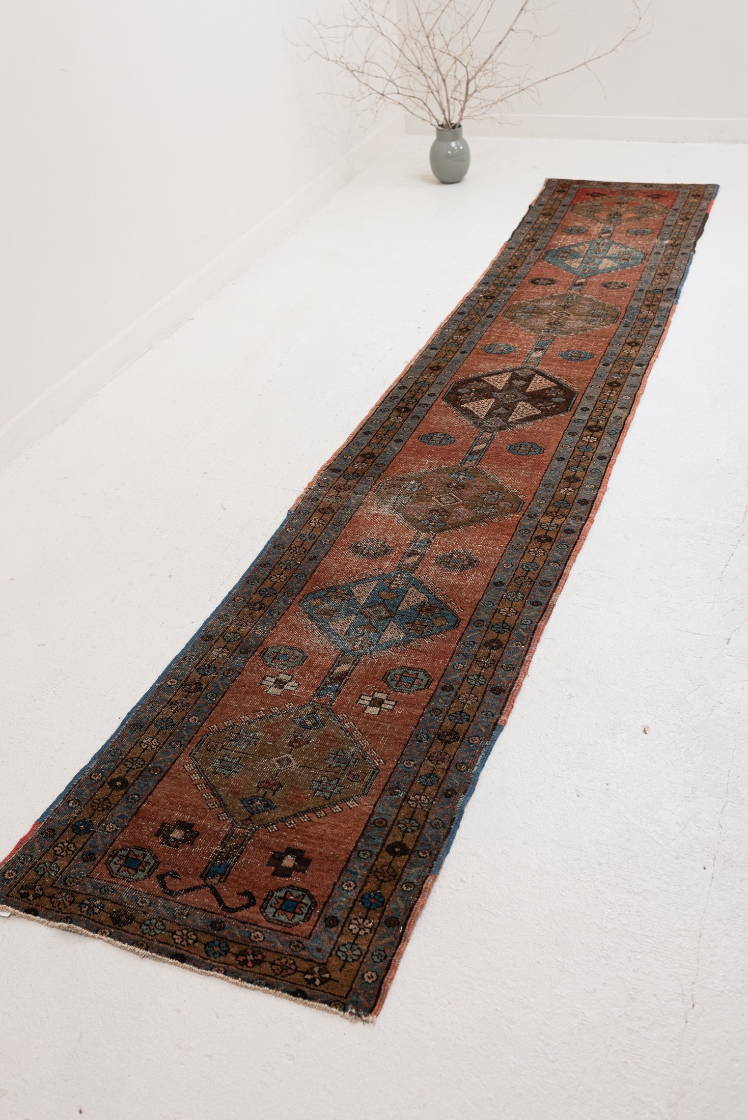 2&#39;1 x 12&#39;0 | Skinny Heriz Vintage Runner | CE-R-3348