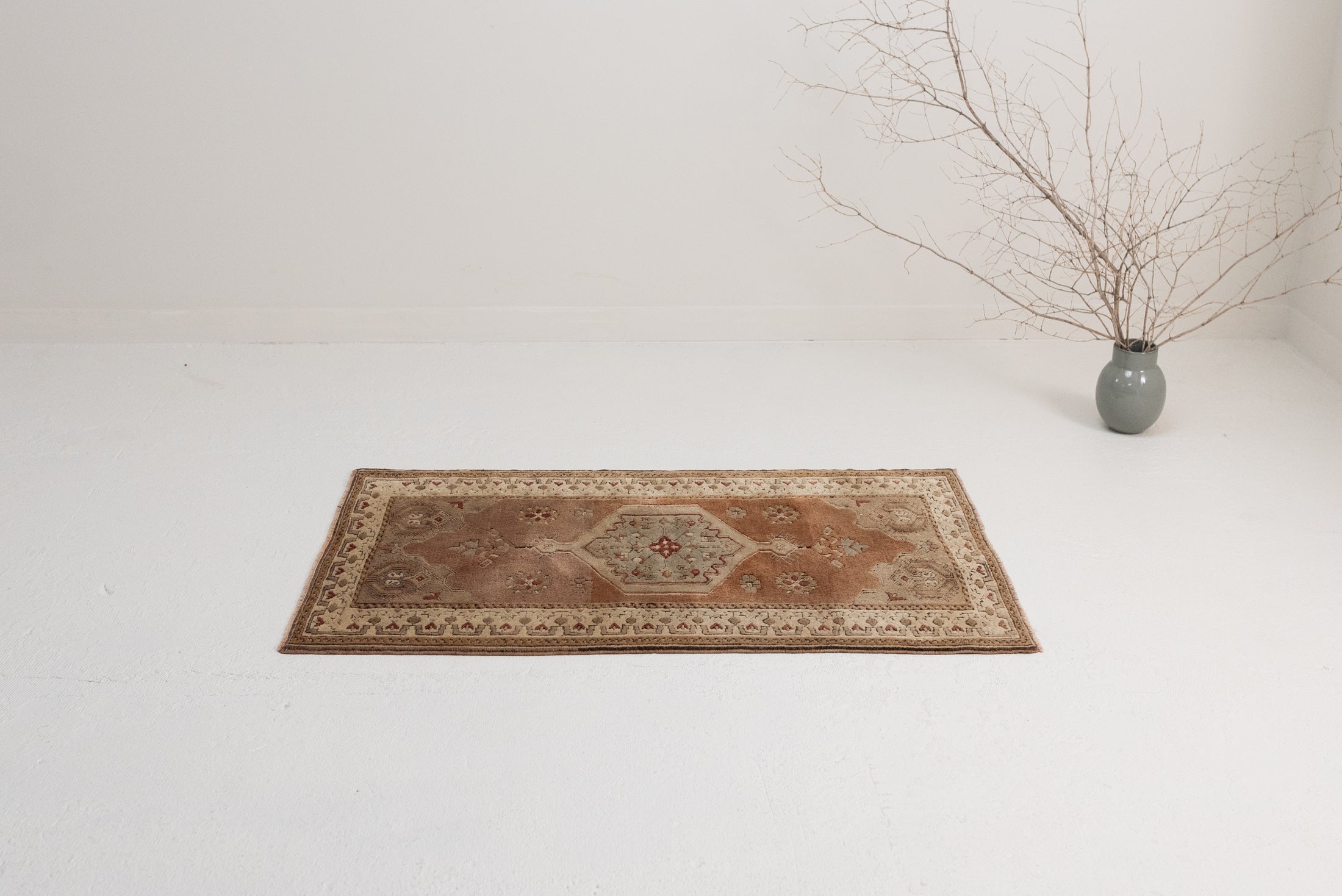 2&#39;7 x 4&#39;3 | 1940s Small Vintage Rug | CE-W-2835