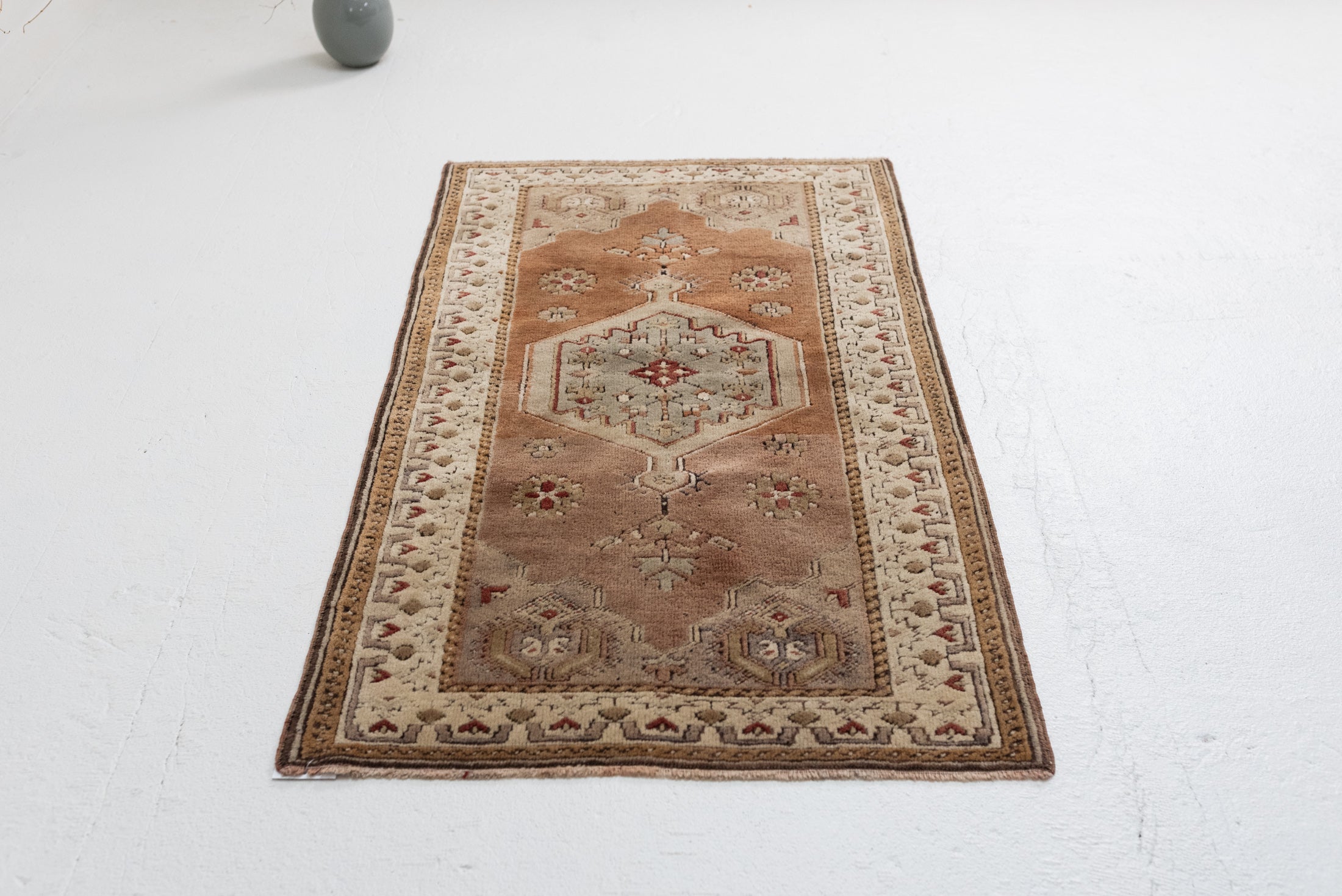 2&#39;7 x 4&#39;3 | 1940s Small Vintage Rug | CE-W-2835