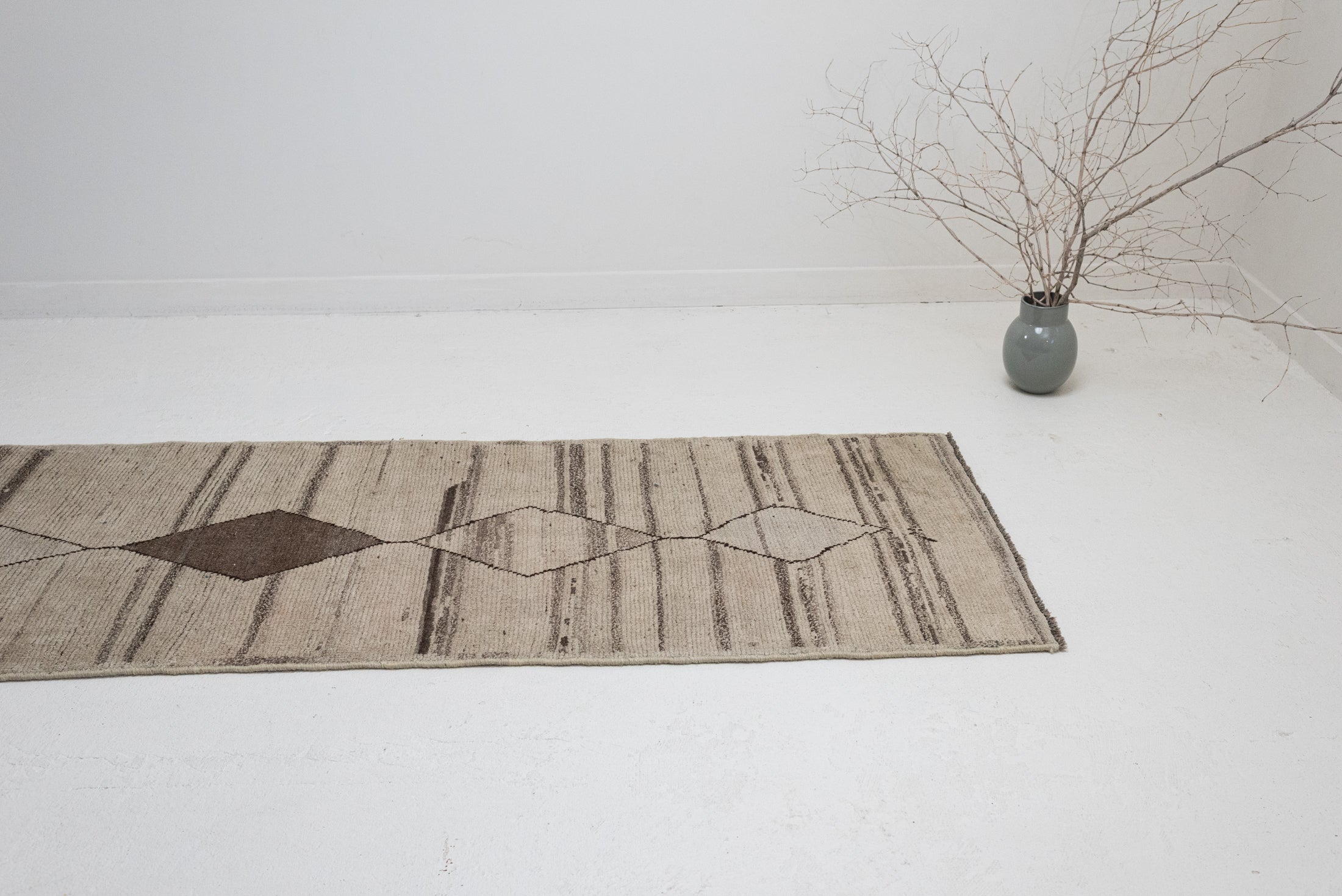 2&#39;7 x 9&#39;10 | G-3776