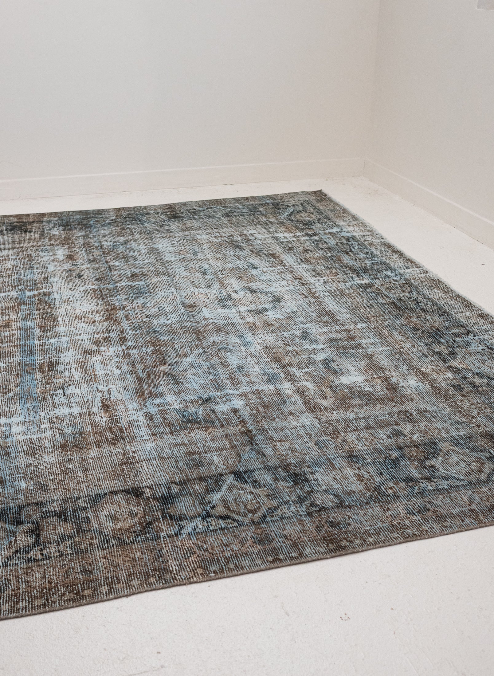 RESERVED | BW | 8&#39;6 x 12&#39;0 | Blue Distressed Antique Mahal | Designers M-481
