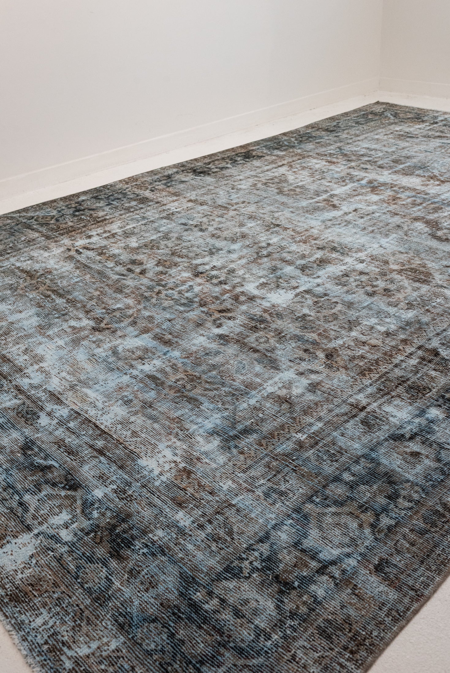RESERVED | BW | 8&#39;6 x 12&#39;0 | Blue Distressed Antique Mahal | Designers M-481
