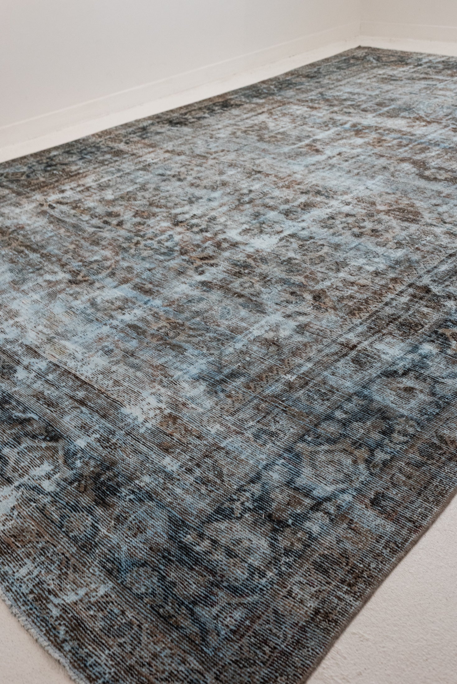 RESERVED | BW | 8&#39;6 x 12&#39;0 | Blue Distressed Antique Mahal | Designers M-481