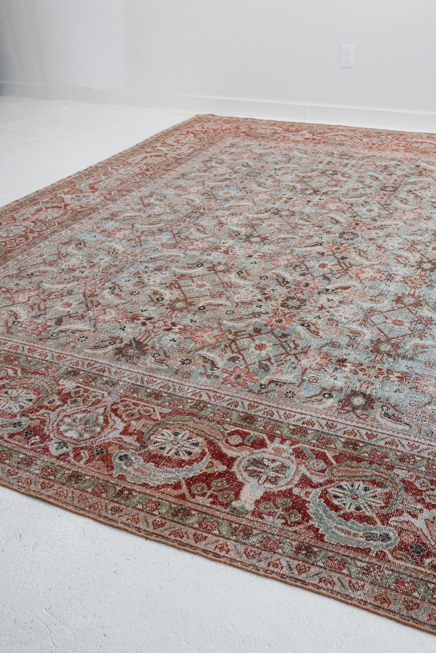 10&#39;7 x 13&#39;4 | Beautiful Oversized Vintage Mahal | Designers L-087