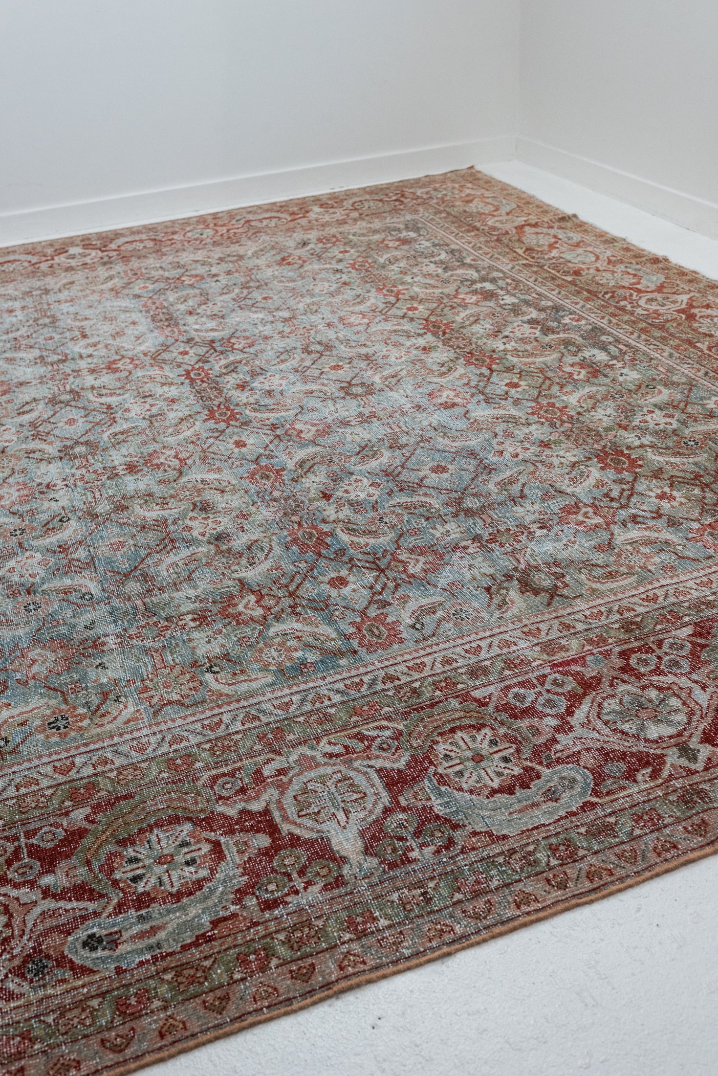 10&#39;7 x 13&#39;4 | Beautiful Oversized Vintage Mahal | Designers L-087