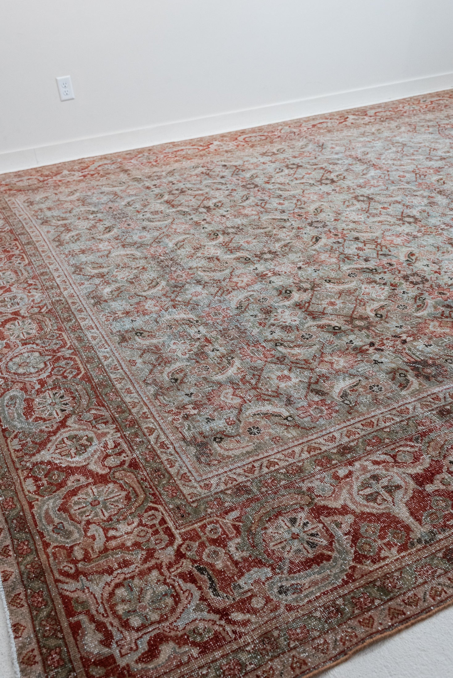 10&#39;7 x 13&#39;4 | Beautiful Oversized Vintage Mahal | Designers L-087