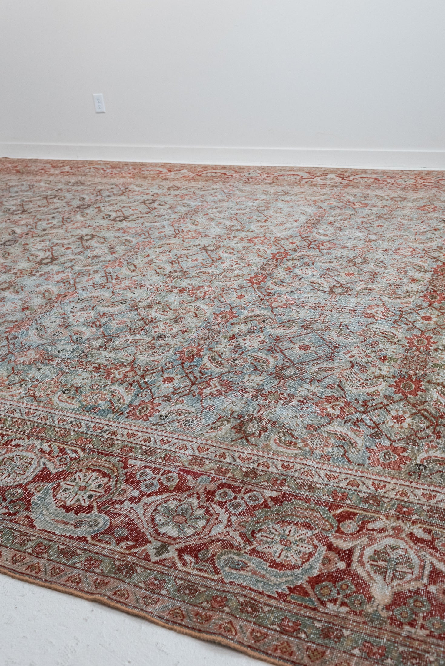 10&#39;7 x 13&#39;4 | Beautiful Oversized Vintage Mahal | Designers L-087