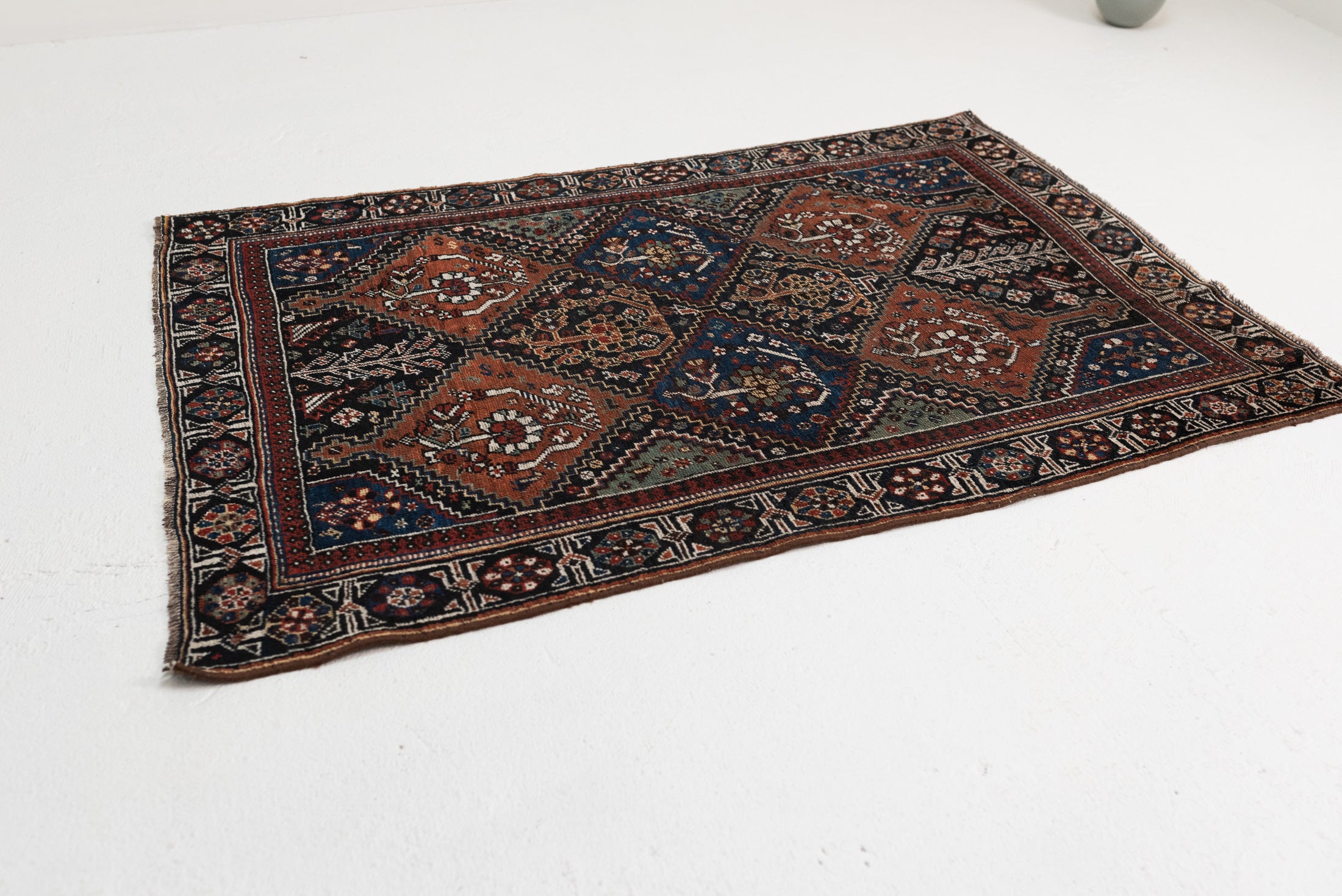 3&#39;3 x 4&#39;10 | Small Moody Rug | CE-W-2847