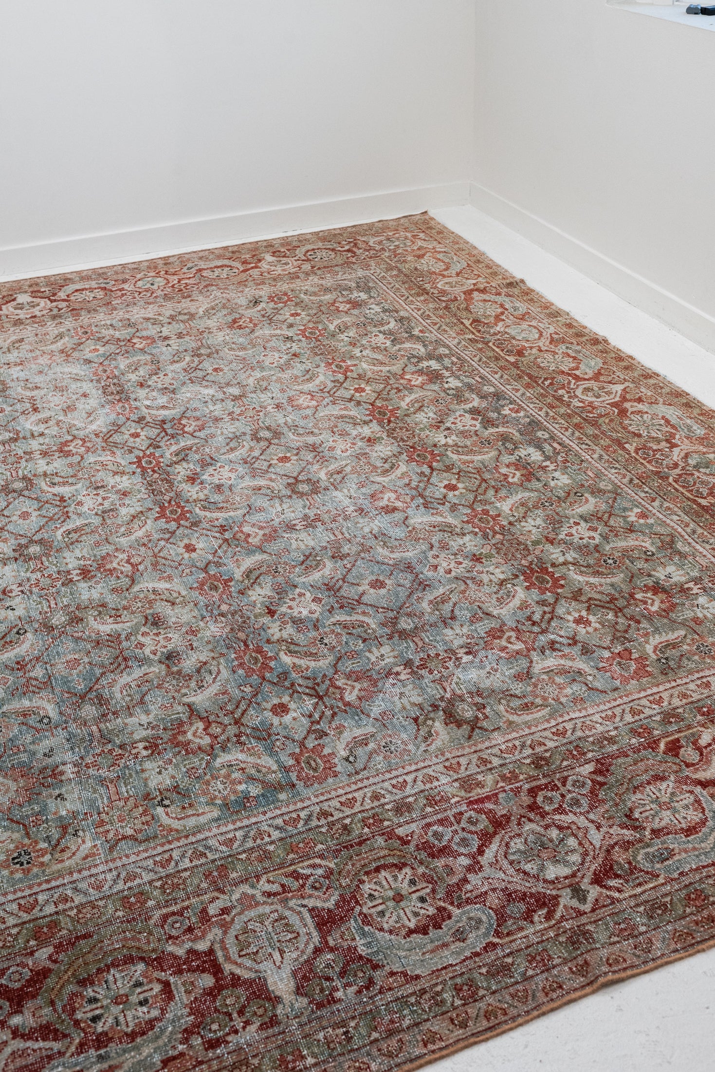 10&#39;7 x 13&#39;4 | Beautiful Oversized Vintage Mahal | Designers L-087