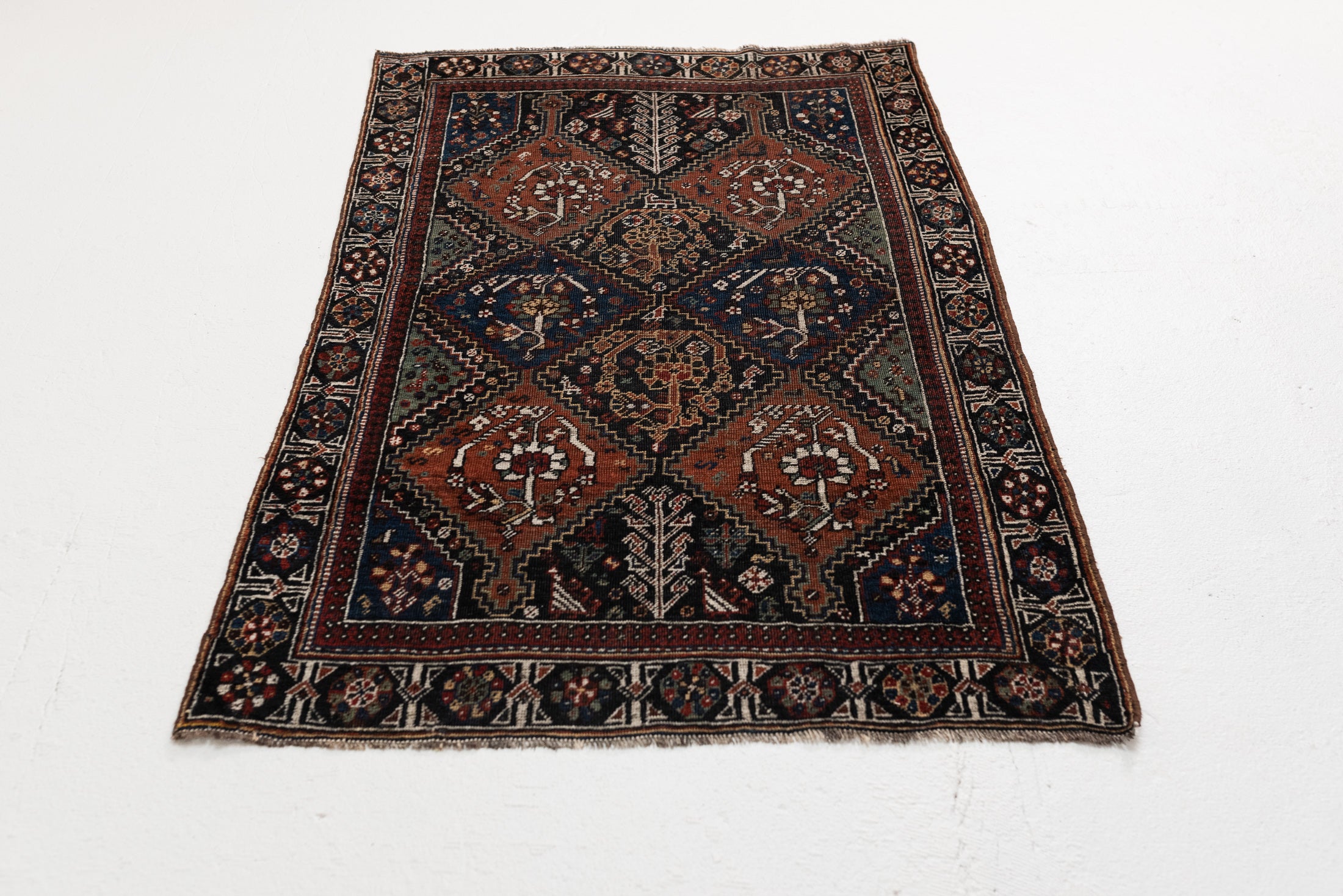 3&#39;3 x 4&#39;10 | Small Moody Rug | CE-W-2847