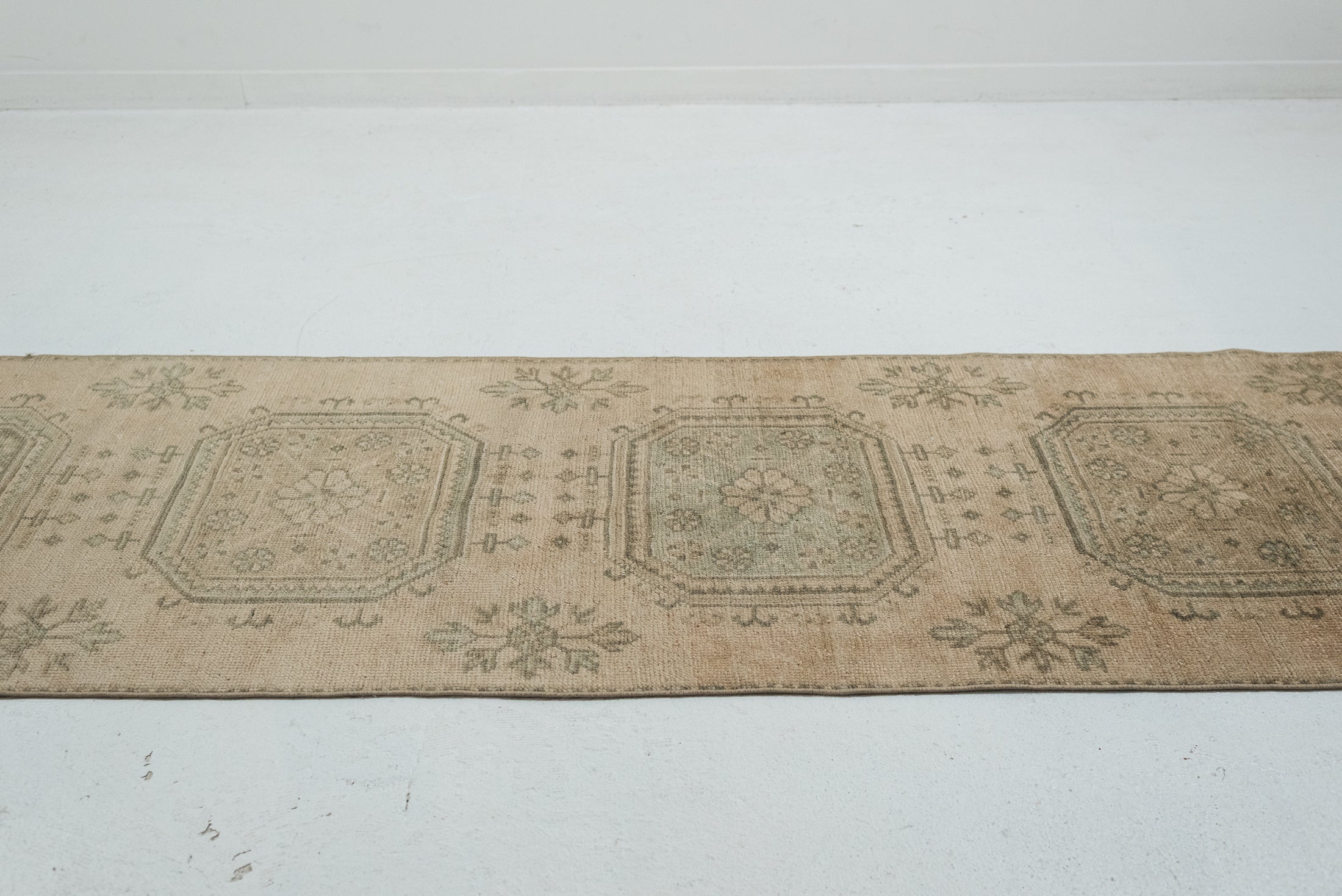 2'8 x 12'3 | R-4398