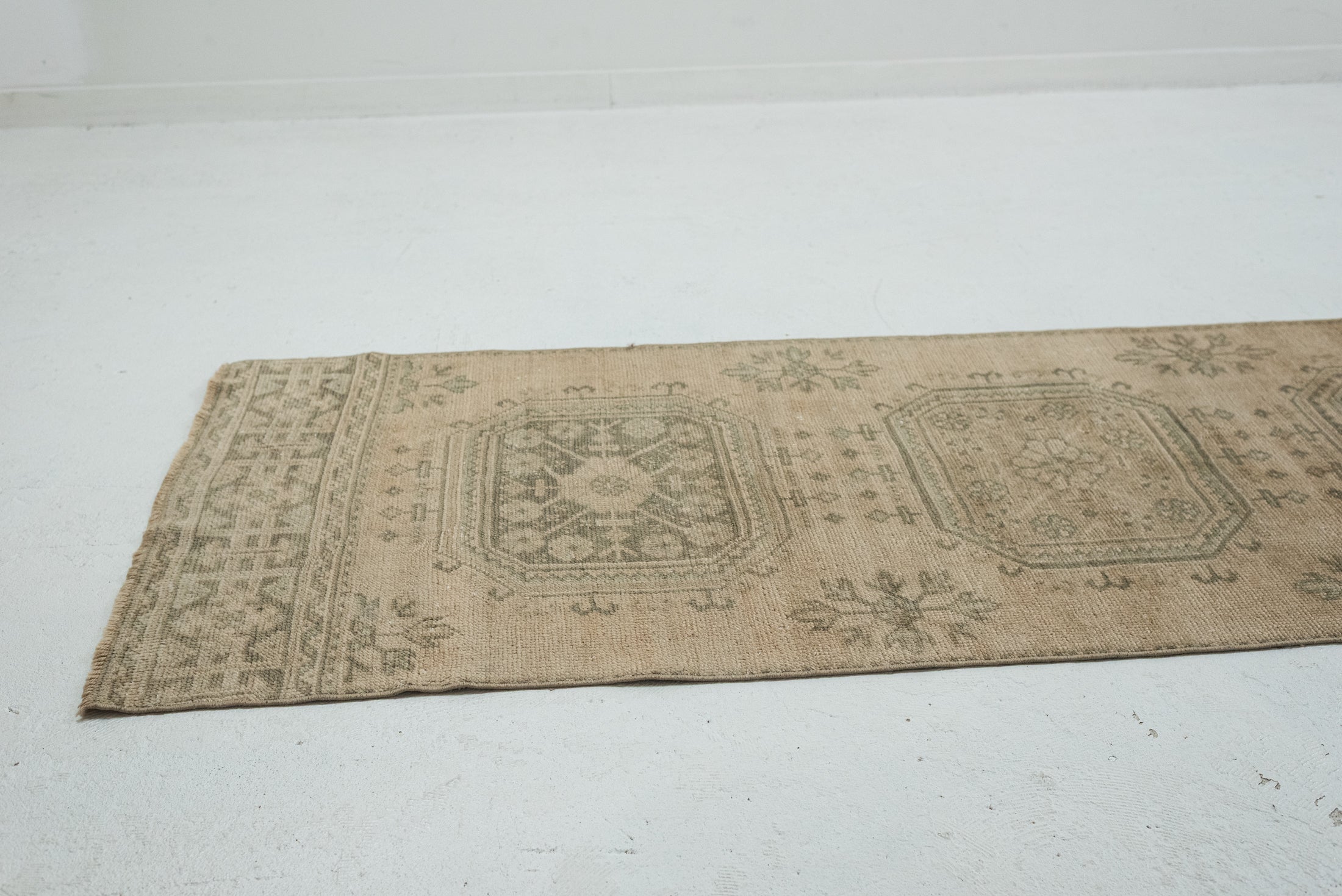 2'8 x 12'3 | R-4398
