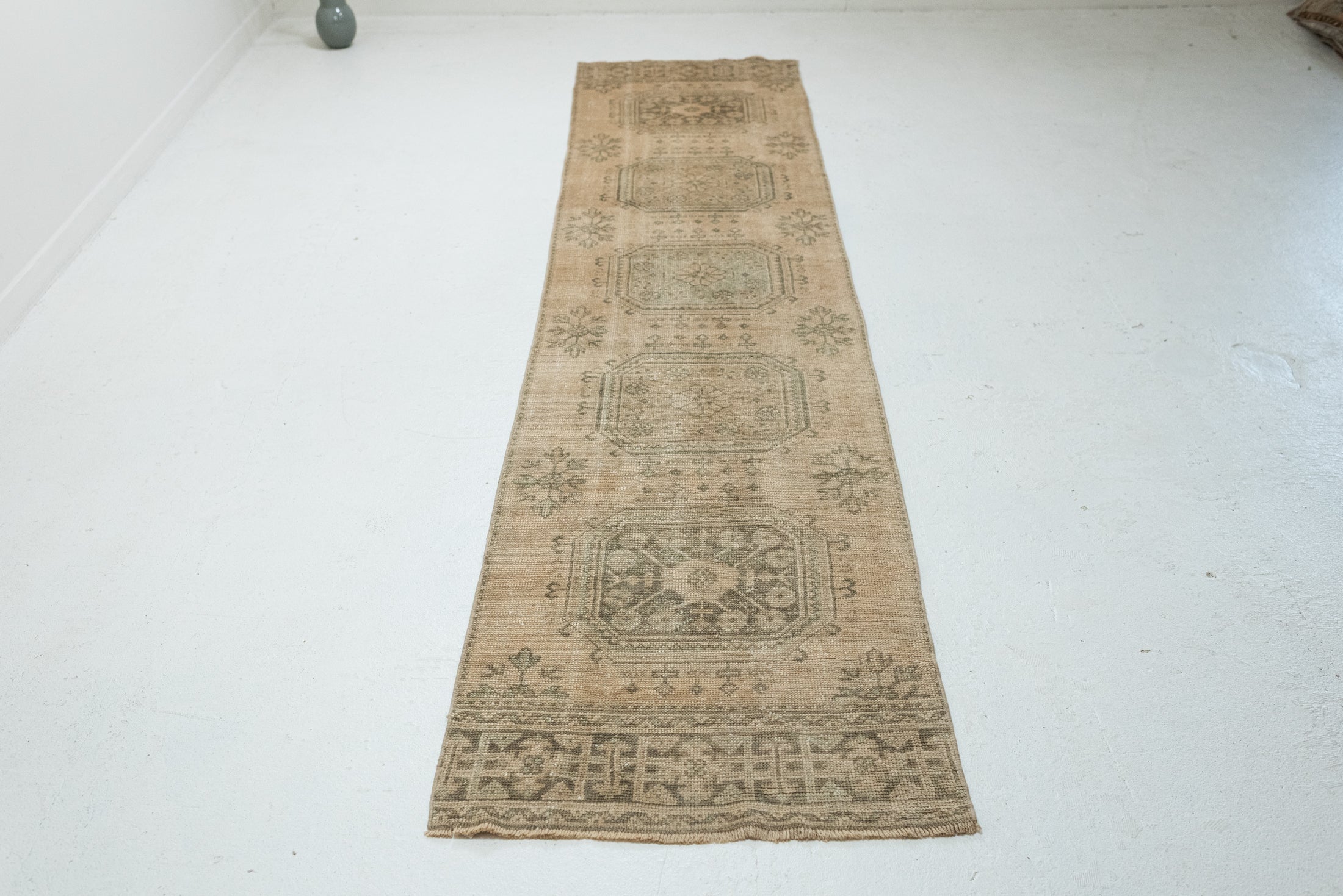 2'8 x 12'3 | R-4398
