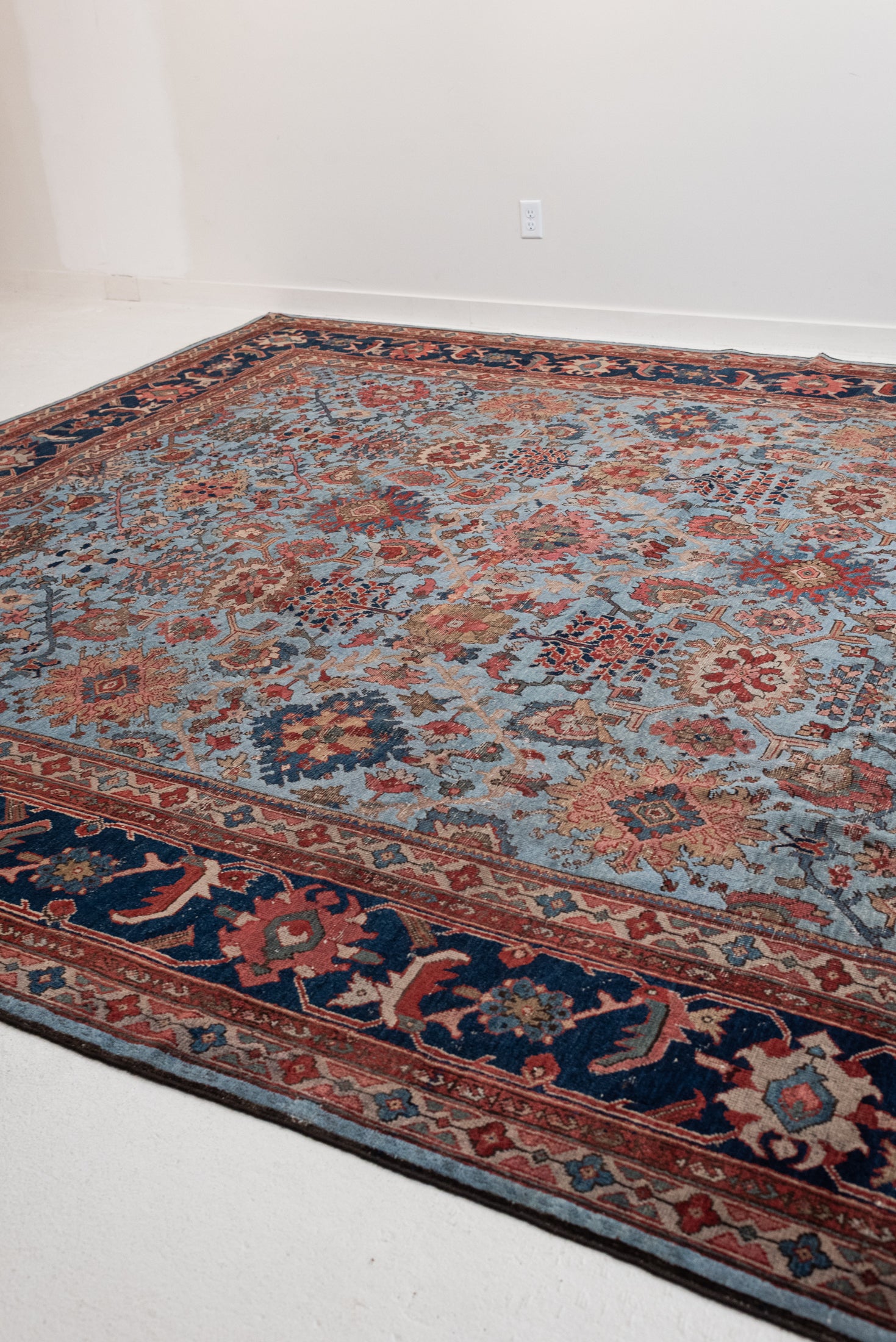 10&#39;8 x 13&#39;7 | Beautiful Oversized Vintage Rug | CE-L-3395