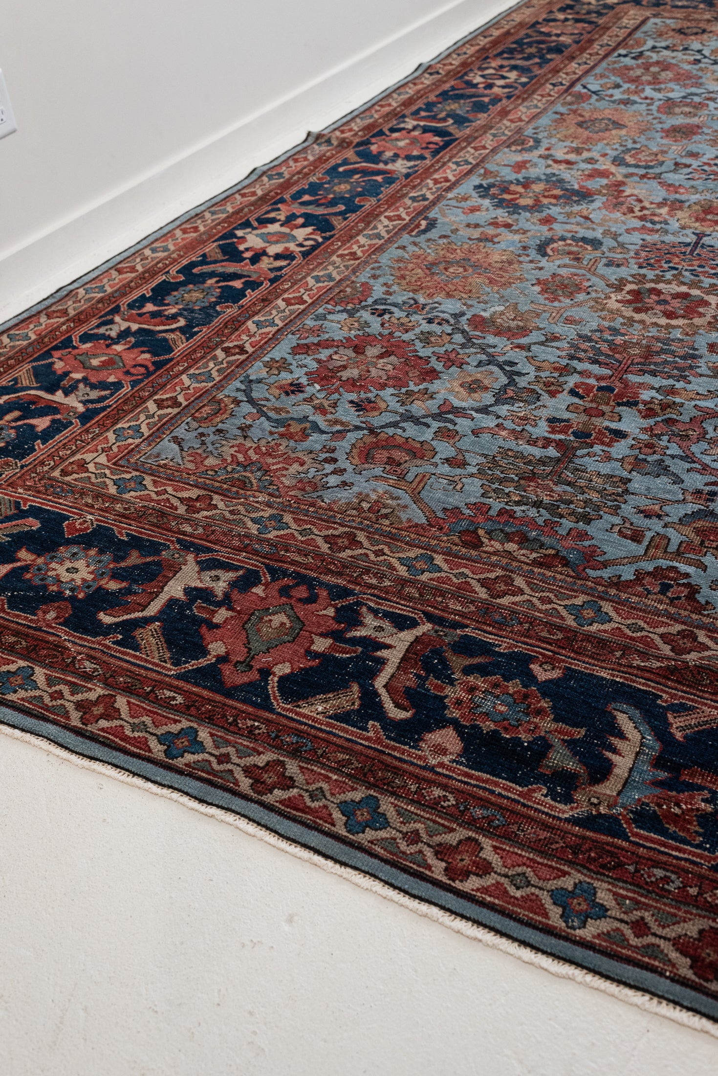 10&#39;8 x 13&#39;7 | Beautiful Oversized Vintage Rug | CE-L-3395