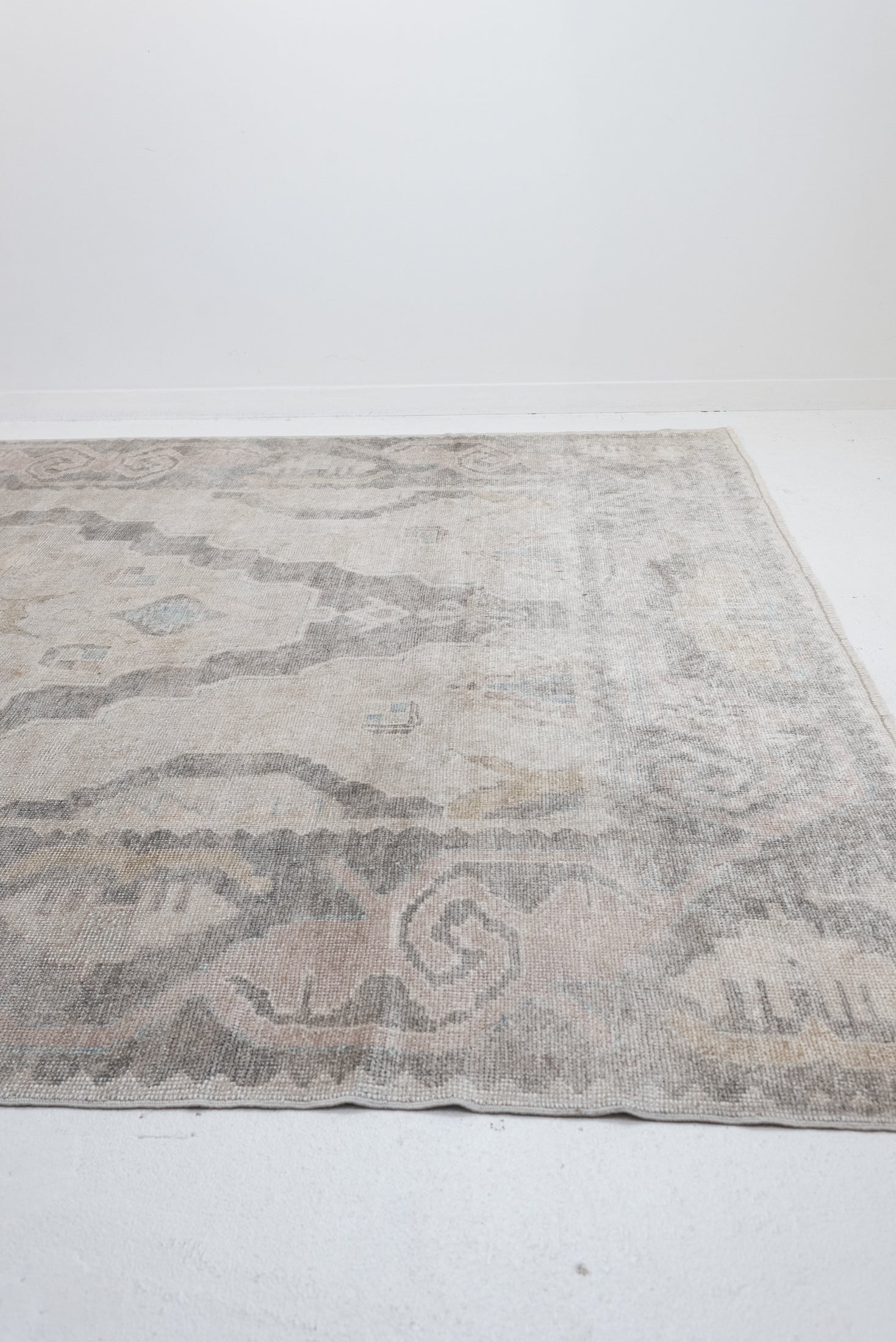 8'11 x 11'10 | CK-L-3769