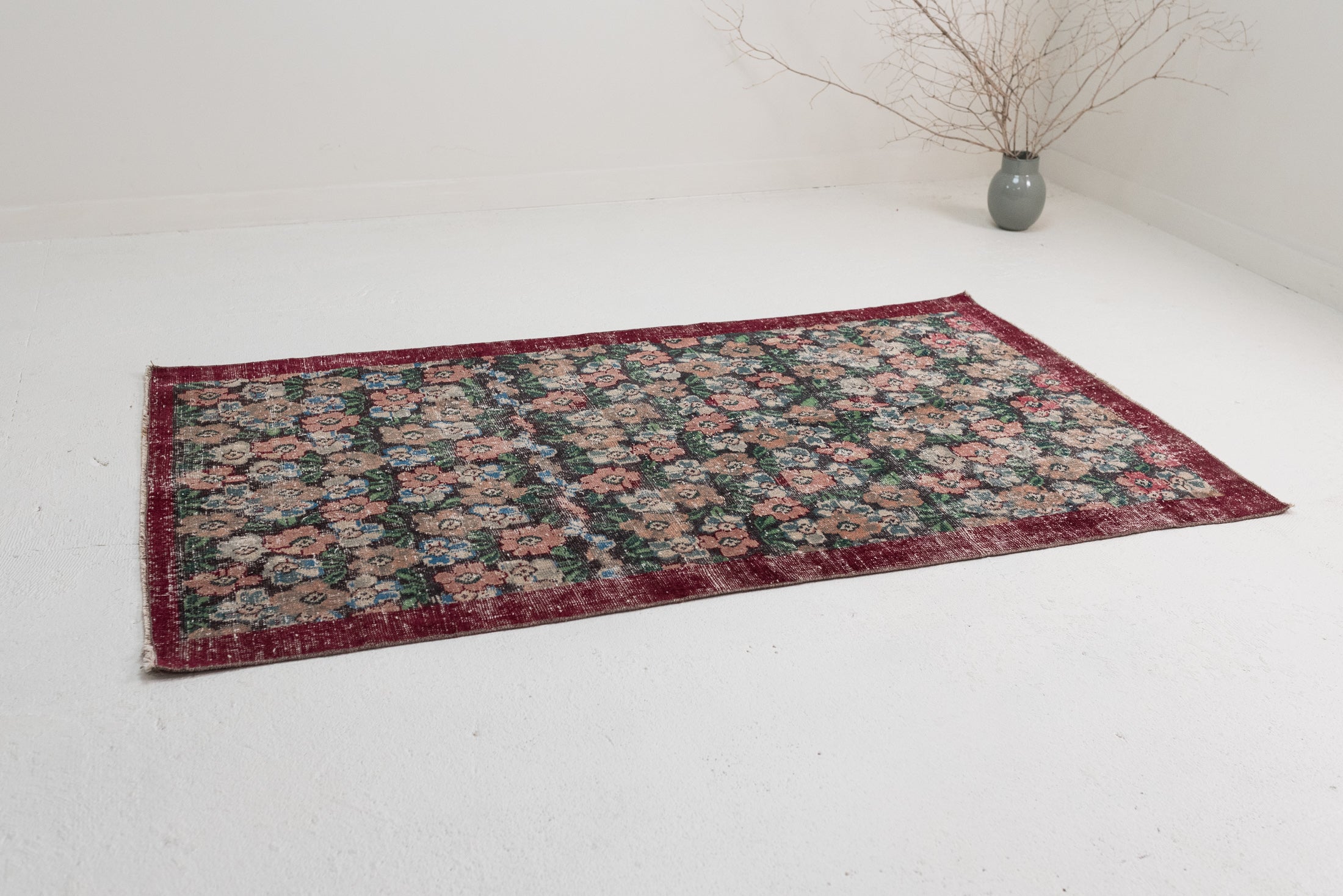 3&#39;8 x 6&#39;1 | Vintage Floral Medium Rug | N-2923