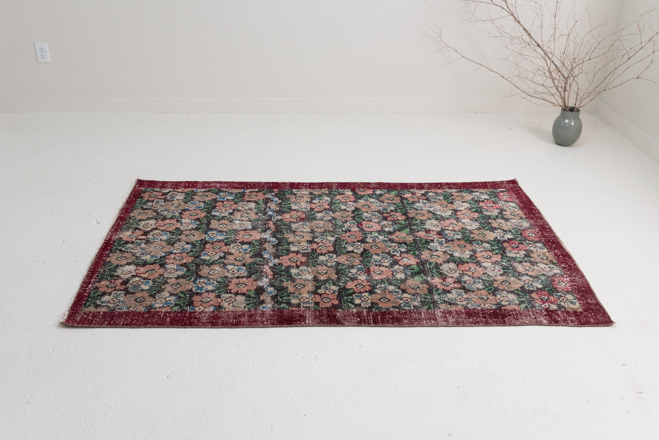 3&#39;8 x 6&#39;1 | Vintage Floral Medium Rug | W-2923