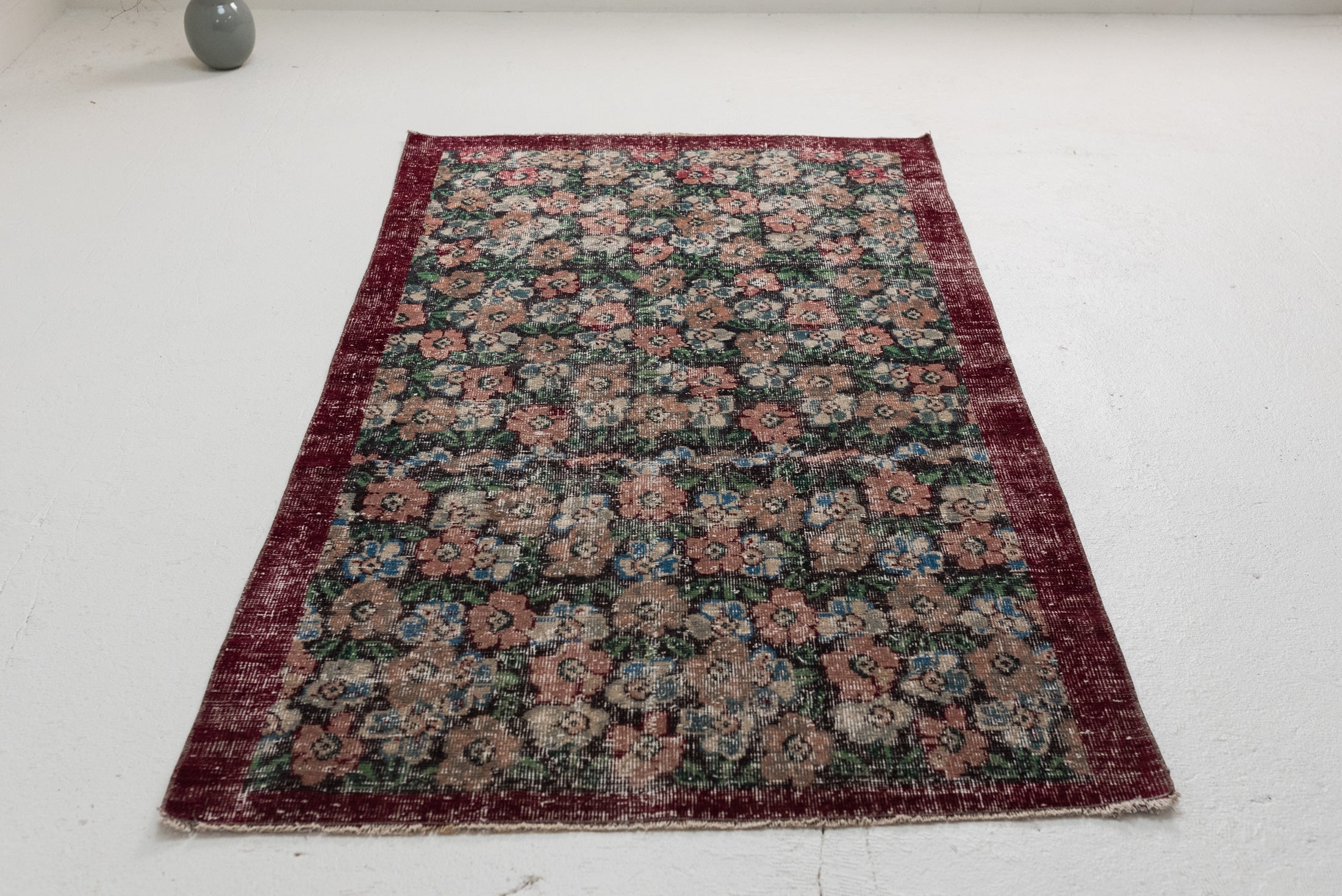 3&#39;8 x 6&#39;1 | Vintage Floral Medium Rug | N-2923