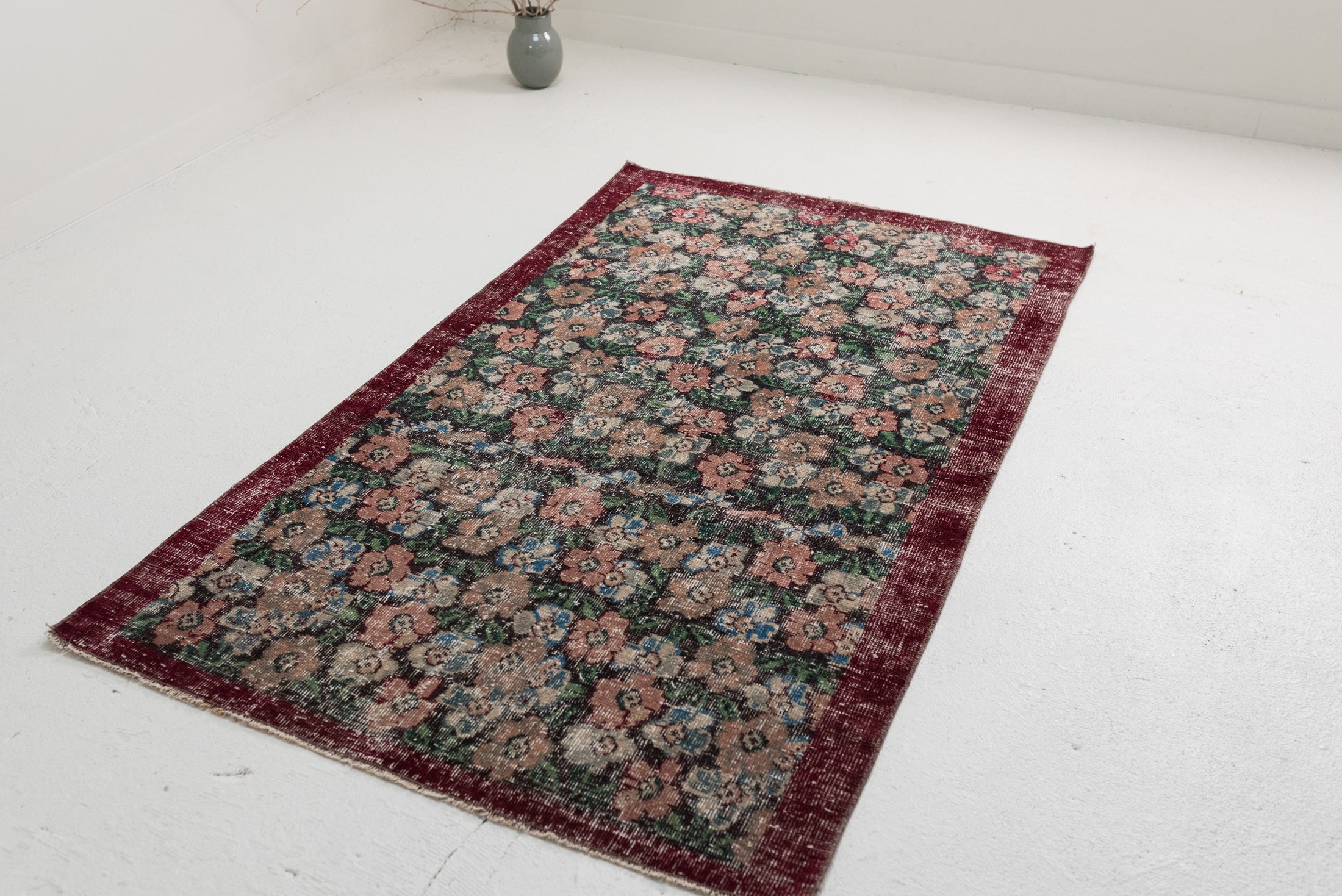 3&#39;8 x 6&#39;1 | Vintage Floral Medium Rug | N-2923