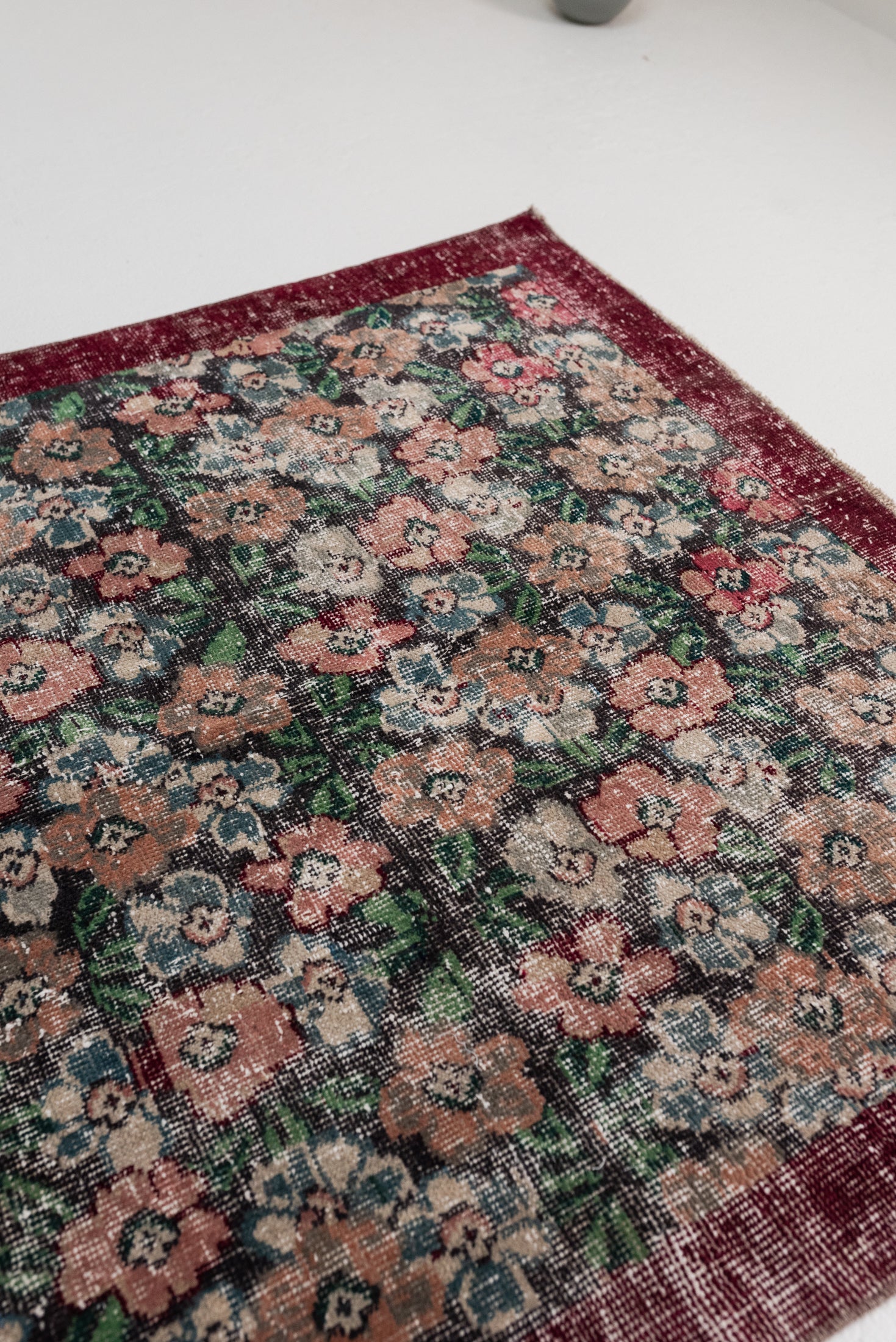 3&#39;8 x 6&#39;1 | Vintage Floral Medium Rug | N-2923