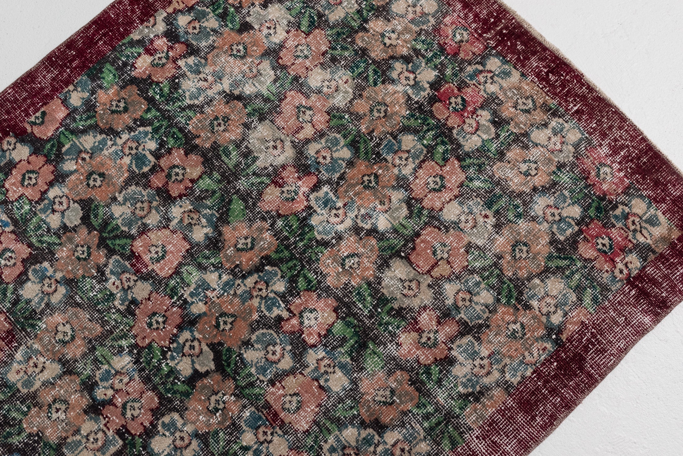 3&#39;8 x 6&#39;1 | Vintage Floral Medium Rug | W-2923