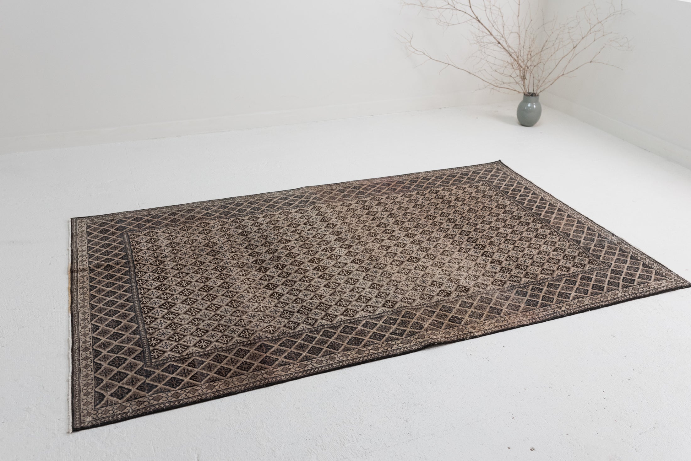 4&#39;8 x 7&#39;5 | Brown Checkered Vintage Rug | N-2919