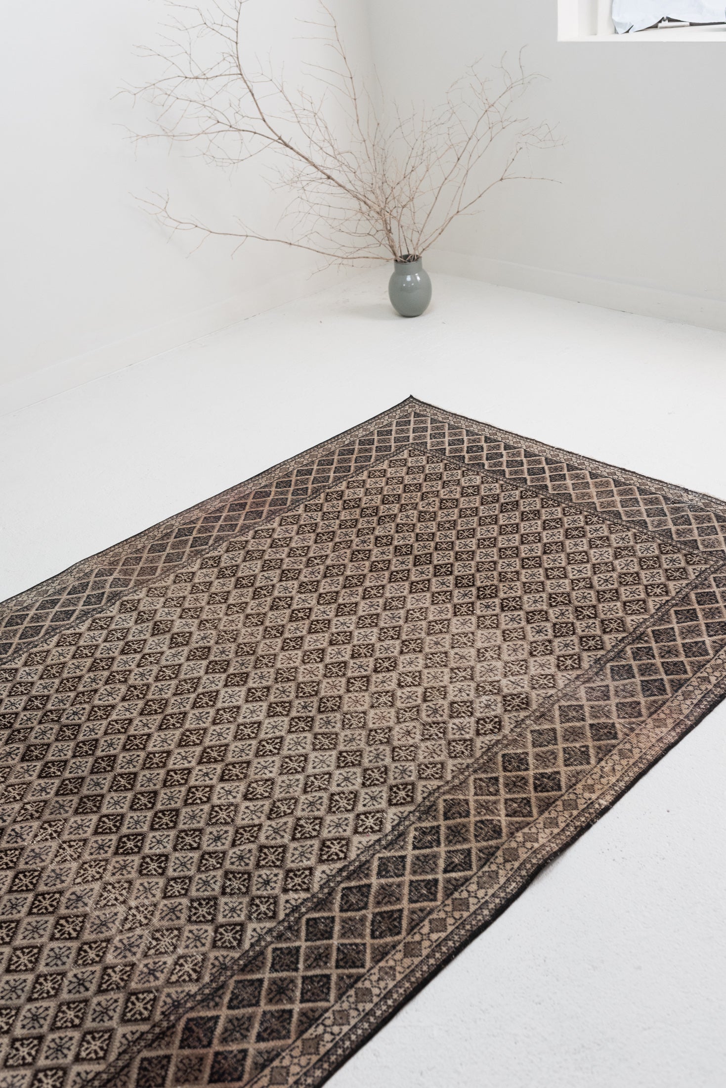 4&#39;8 x 7&#39;5 | Brown Checkered Vintage Rug | N-2919