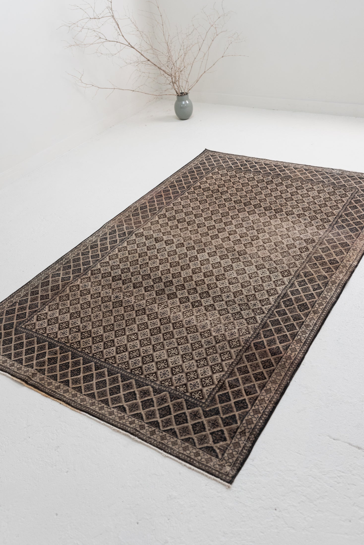 4&#39;8 x 7&#39;5 | Brown Checkered Vintage Rug | N-2919