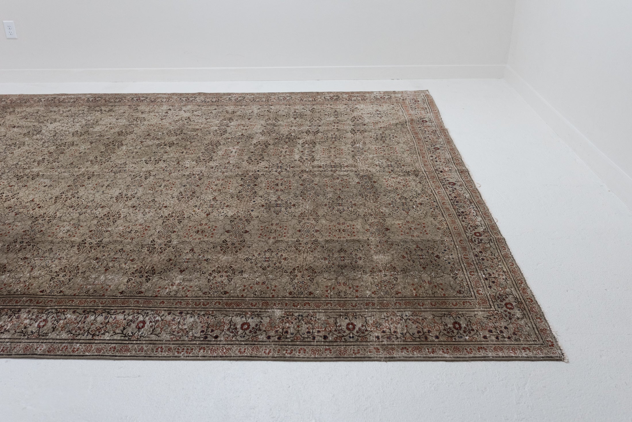 8&#39;7 x 11&#39;8 | Green Vintage Kayseri Rug | E-2927