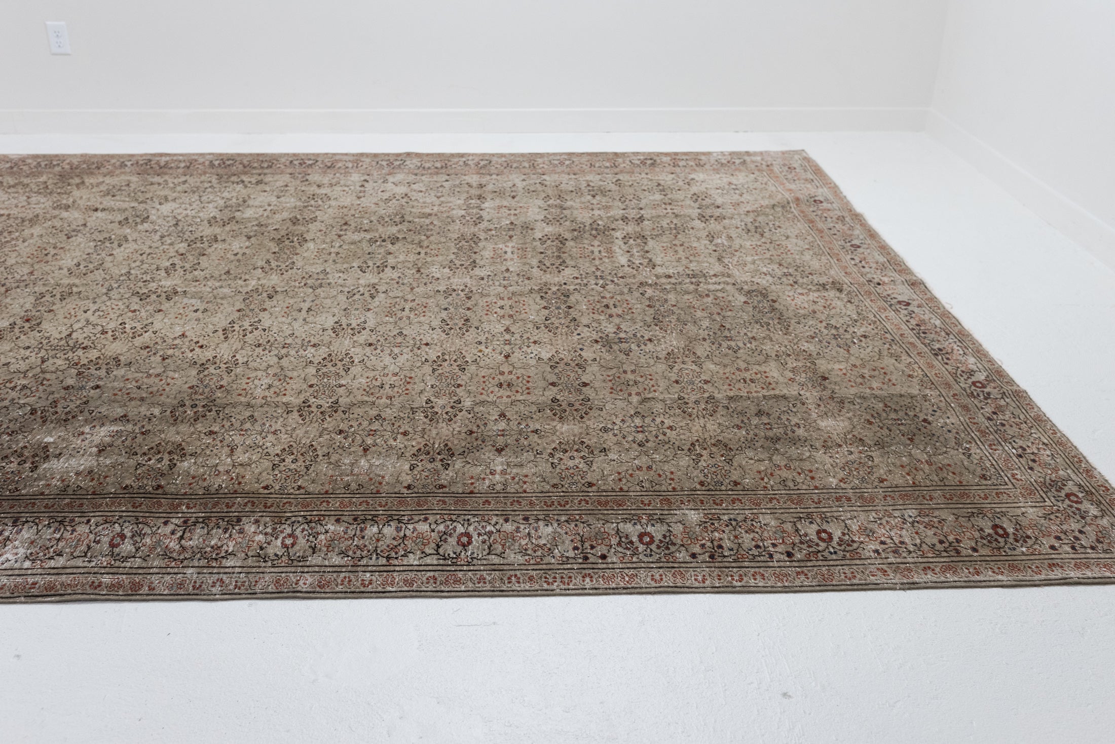 8&#39;7 x 11&#39;8 | Green Vintage Kayseri Rug | E-2927