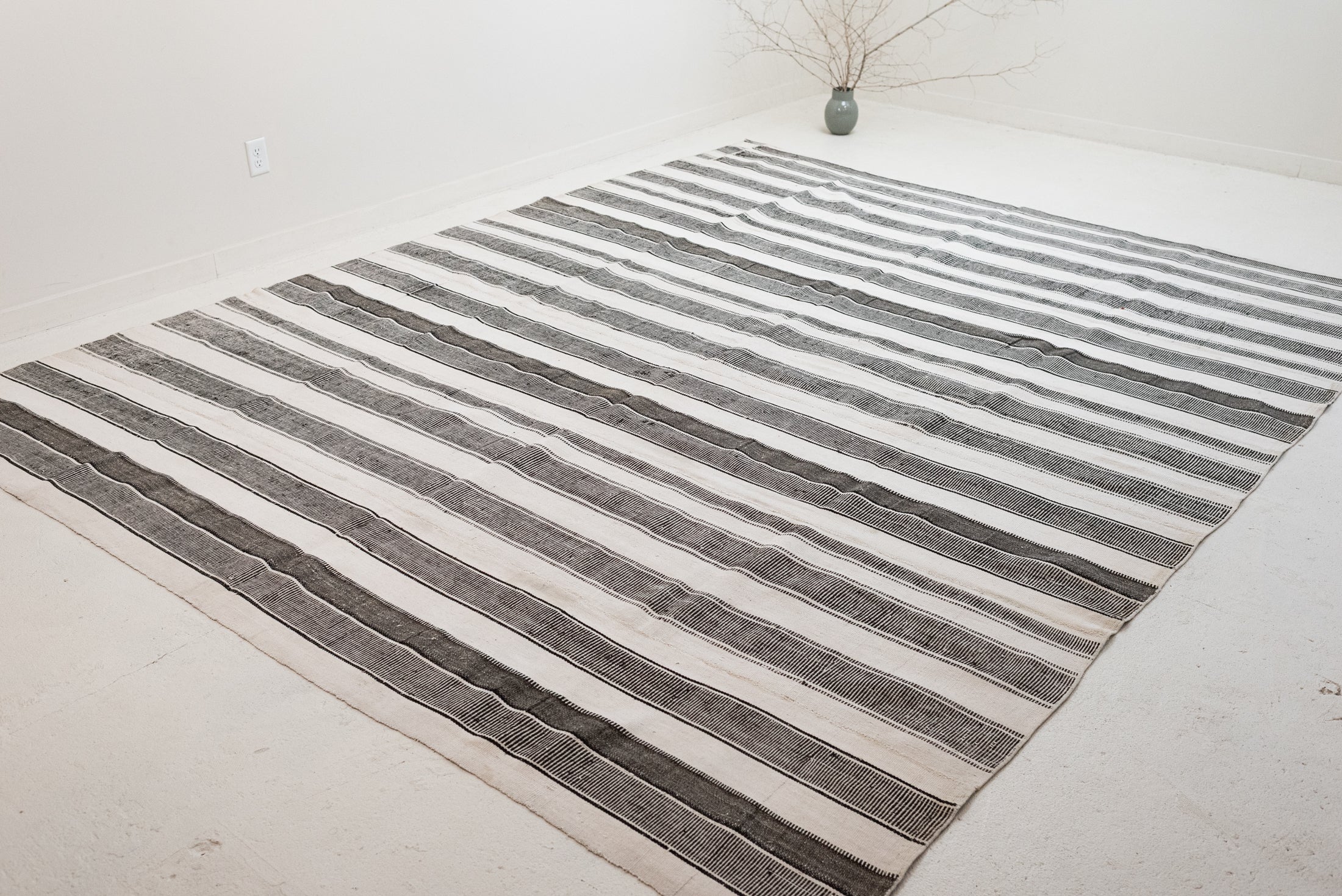 9&#39;8 x 12&#39;0 | Extra Large Vintage Kilim Rug | CE-L-3417