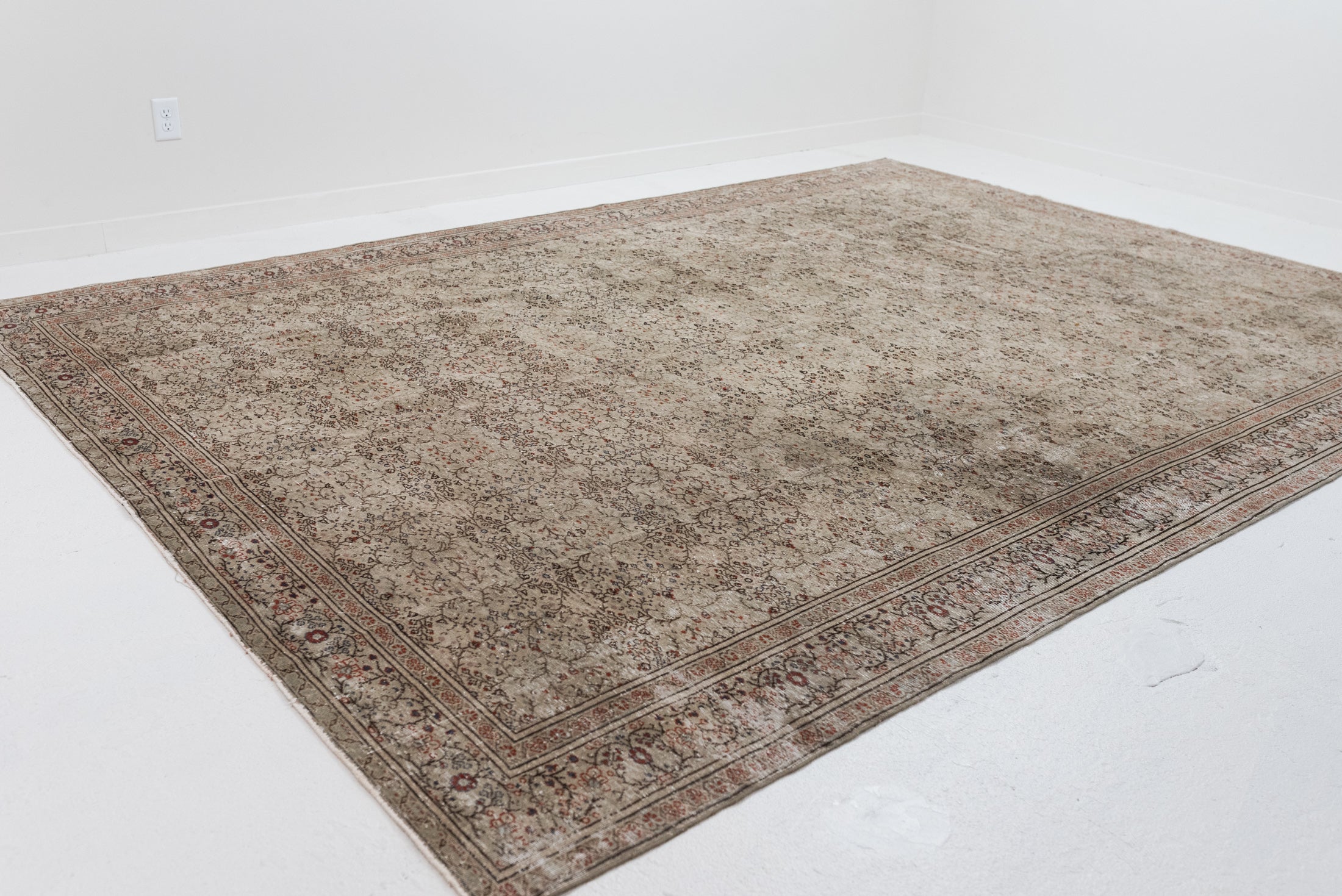 8&#39;7 x 11&#39;8 | Green Vintage Kayseri Rug | E-2927