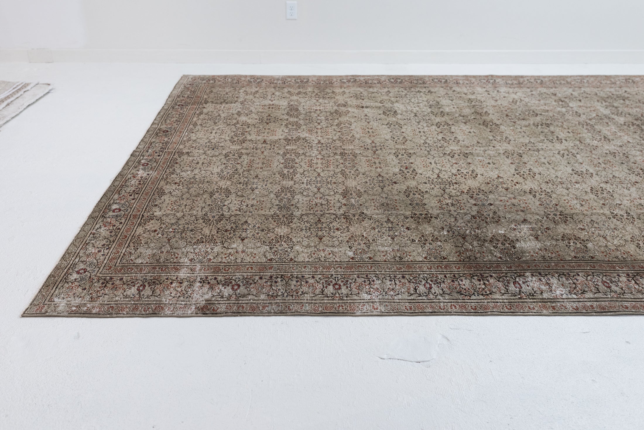 8&#39;7 x 11&#39;8 | Green Vintage Kayseri Rug | E-2927