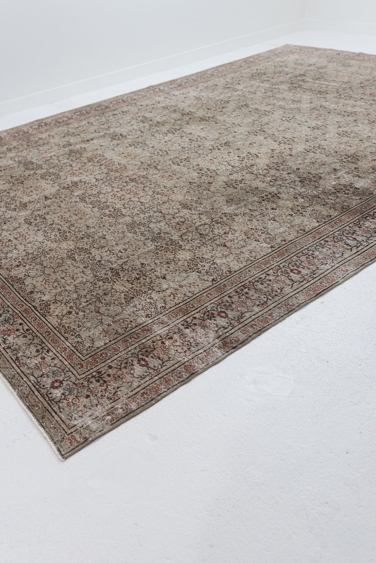 8&#39;7 x 11&#39;8 | Green Vintage Kayseri Rug | E-2927