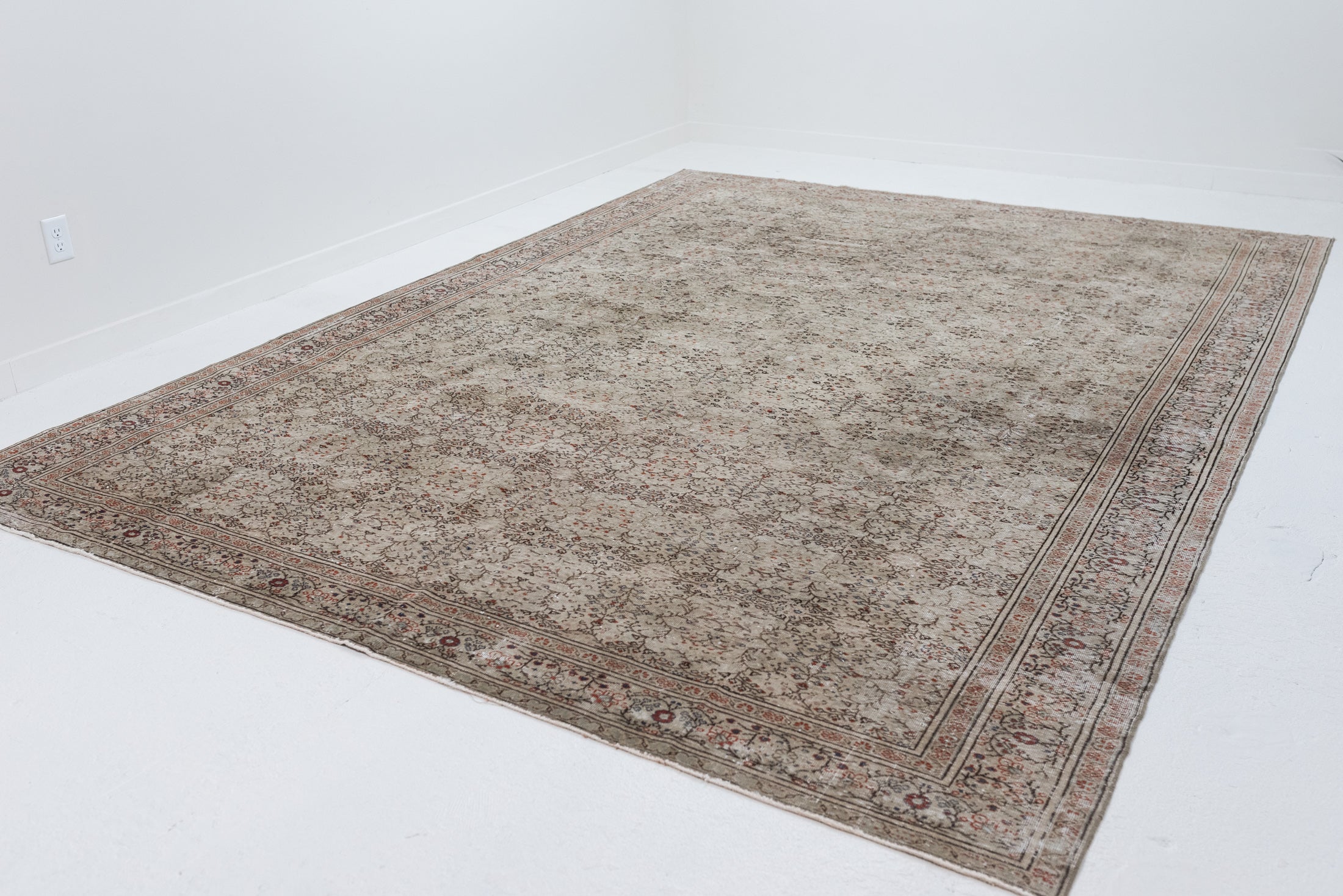 8&#39;7 x 11&#39;8 | Green Vintage Kayseri Rug | E-2927