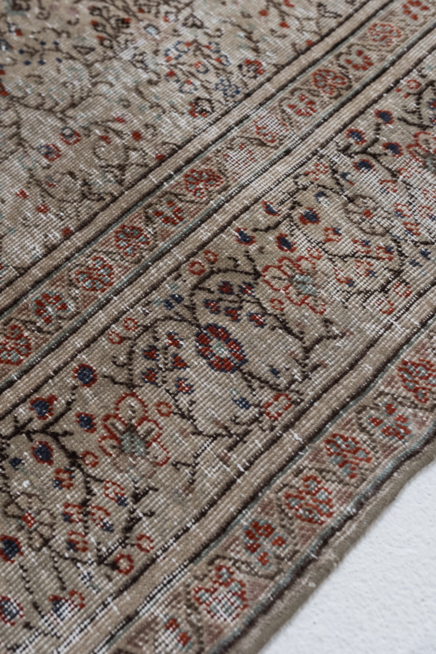 8&#39;7 x 11&#39;8 | Green Vintage Kayseri Rug | E-2927