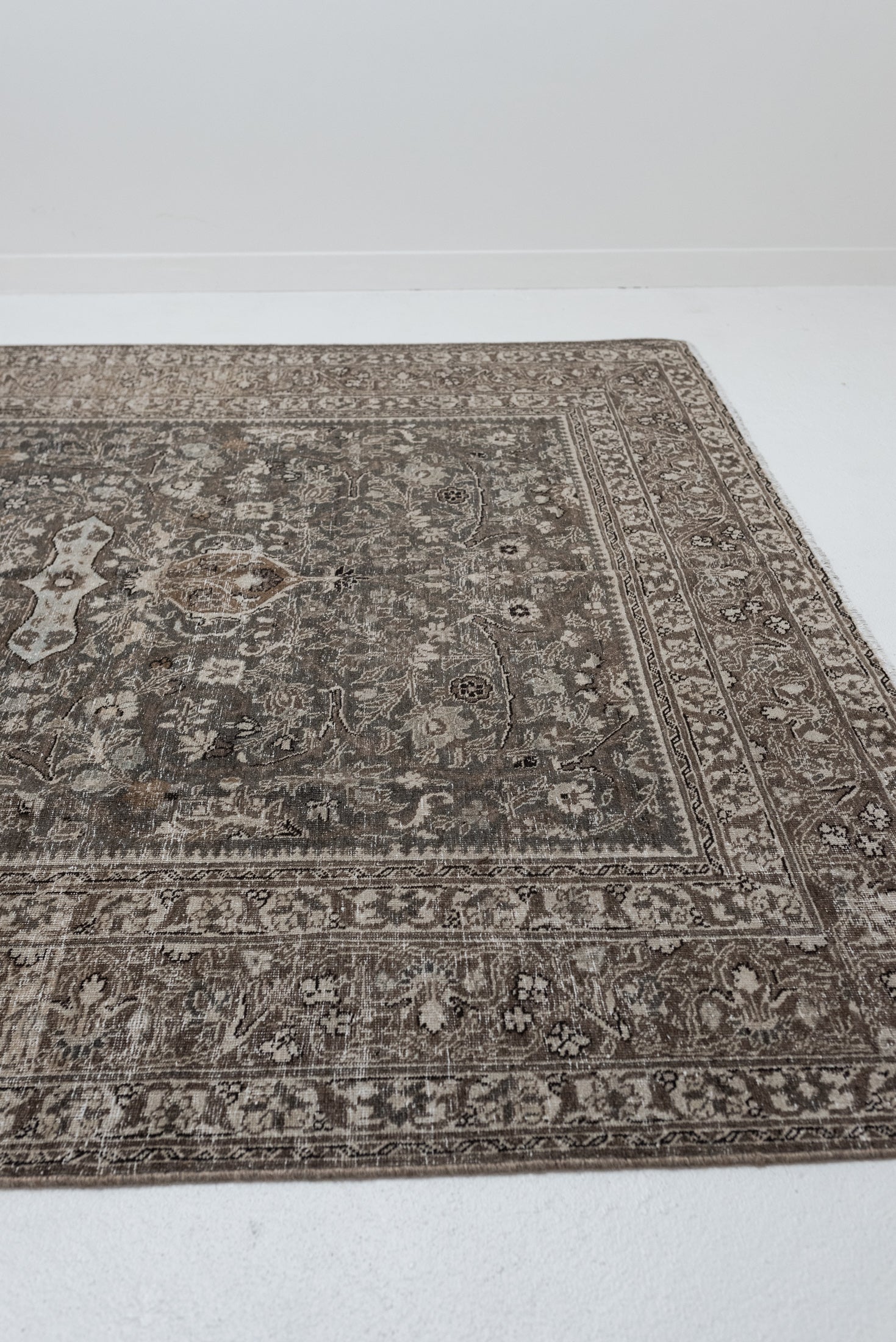 7&#39;0 x 10&#39;4 | Large Gray Tabriz | Designers V-2926