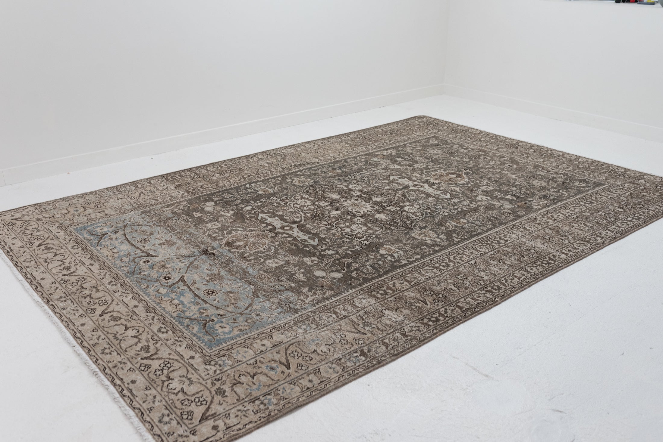 7&#39;0 x 10&#39;4 | Large Gray Tabriz | Designers V-2926